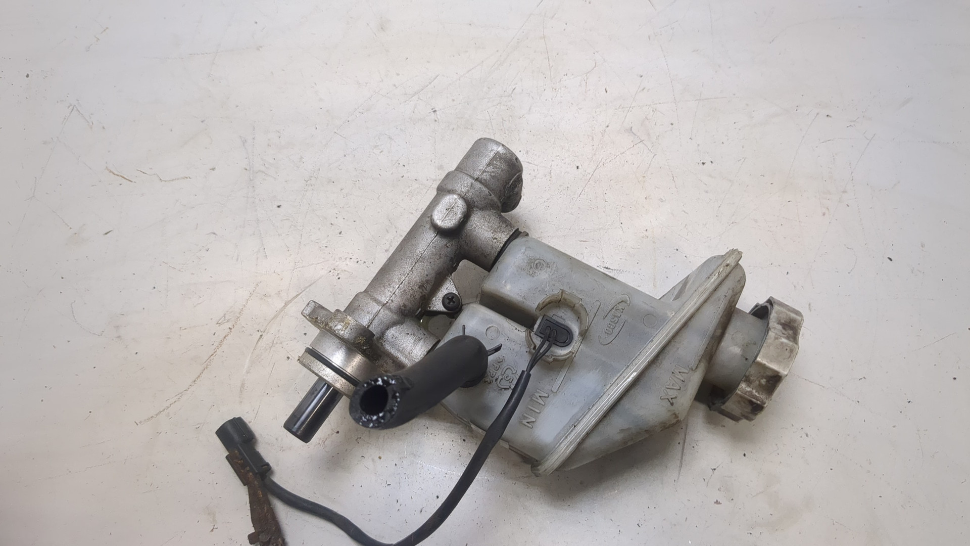 Цилиндр тормозной главный