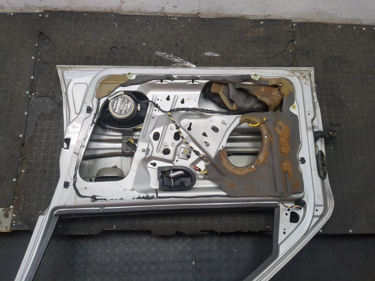 Дверь передняя правая