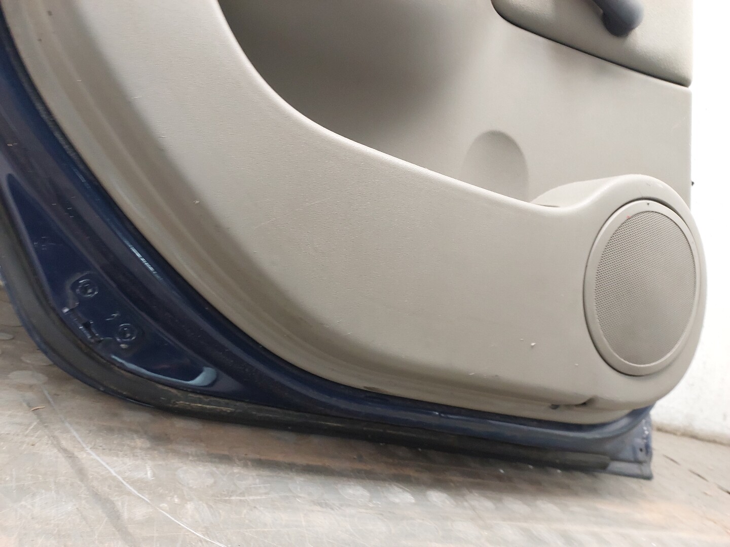 Дверь задняя левая