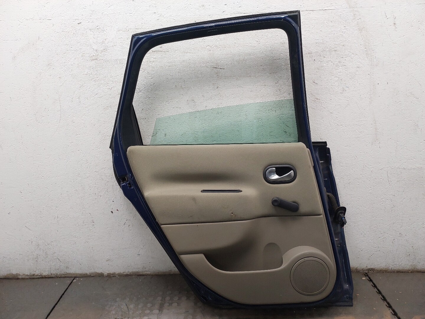 Дверь задняя левая