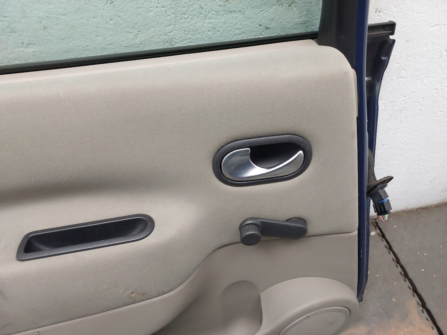 Дверь задняя левая