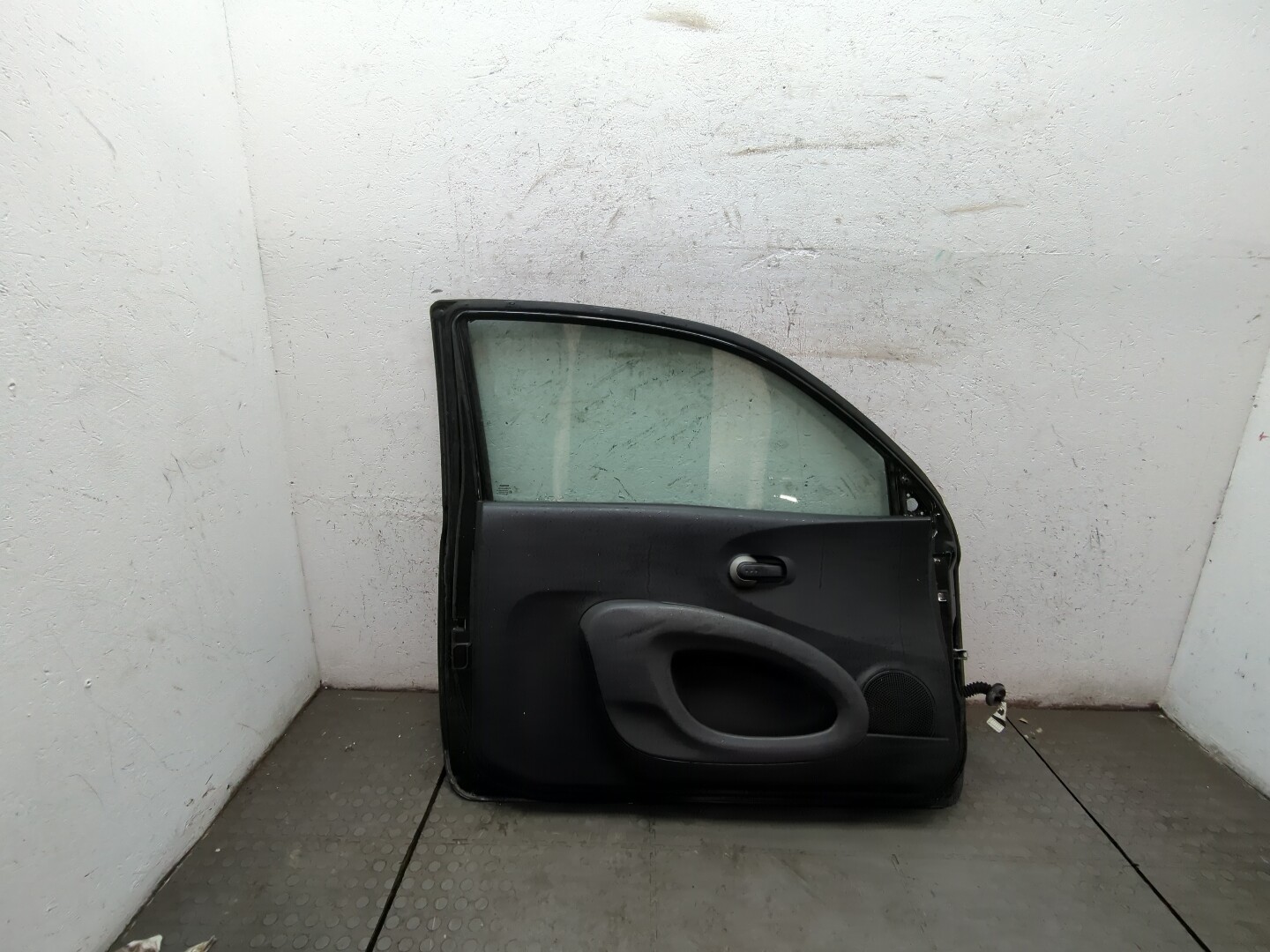 Дверь передняя левая
