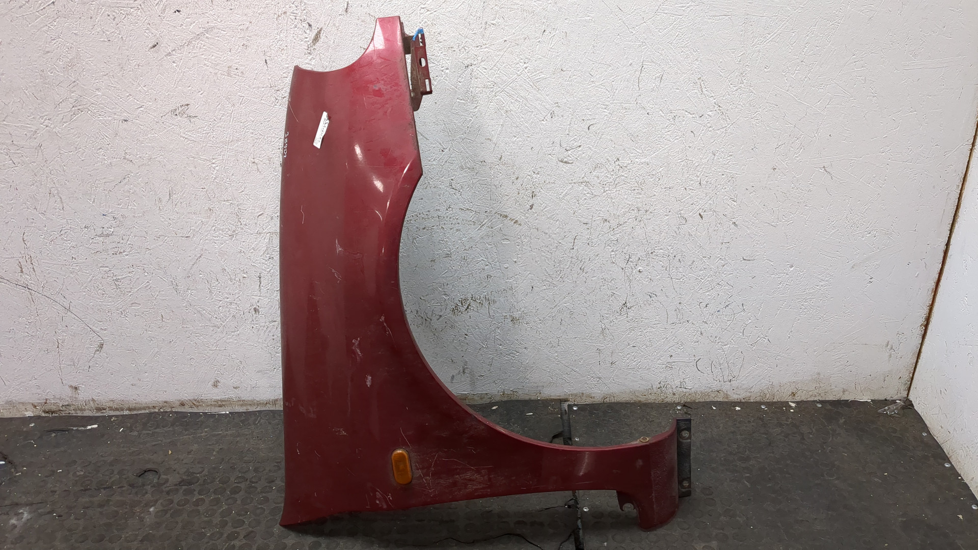 Крыло переднее правое