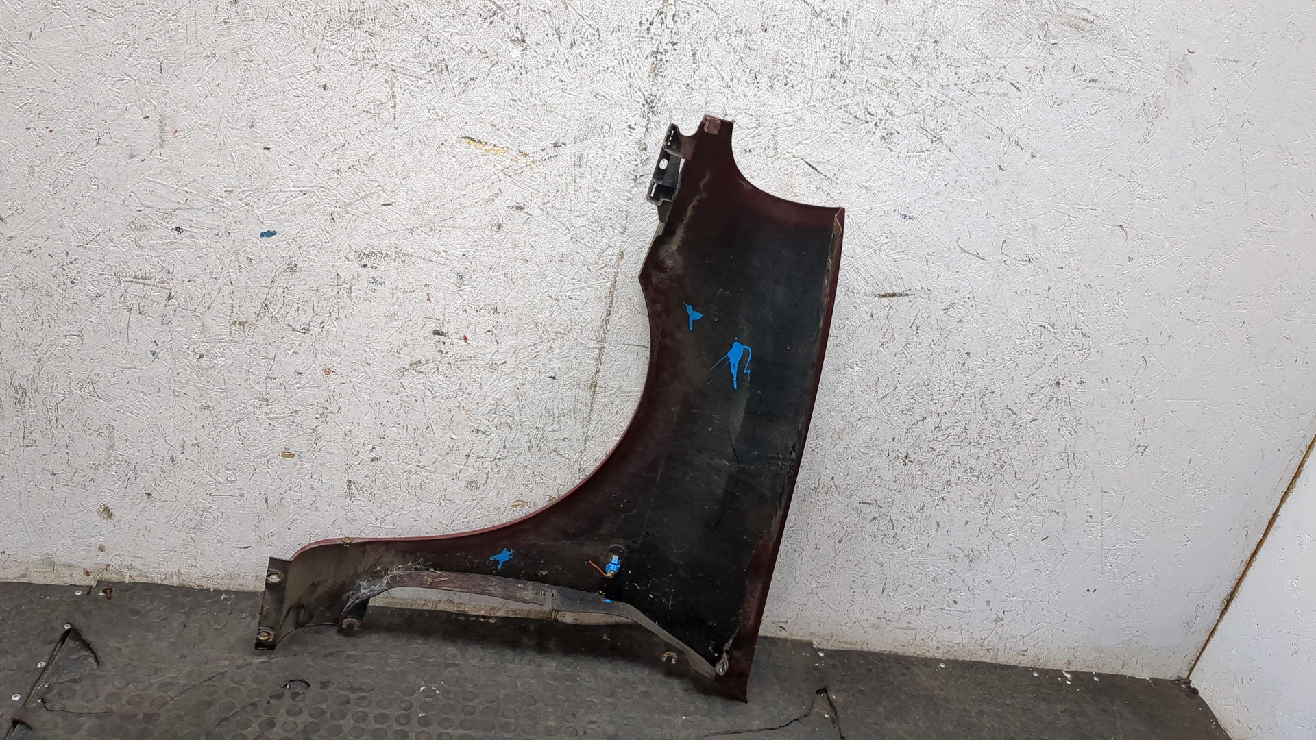 Крыло переднее правое