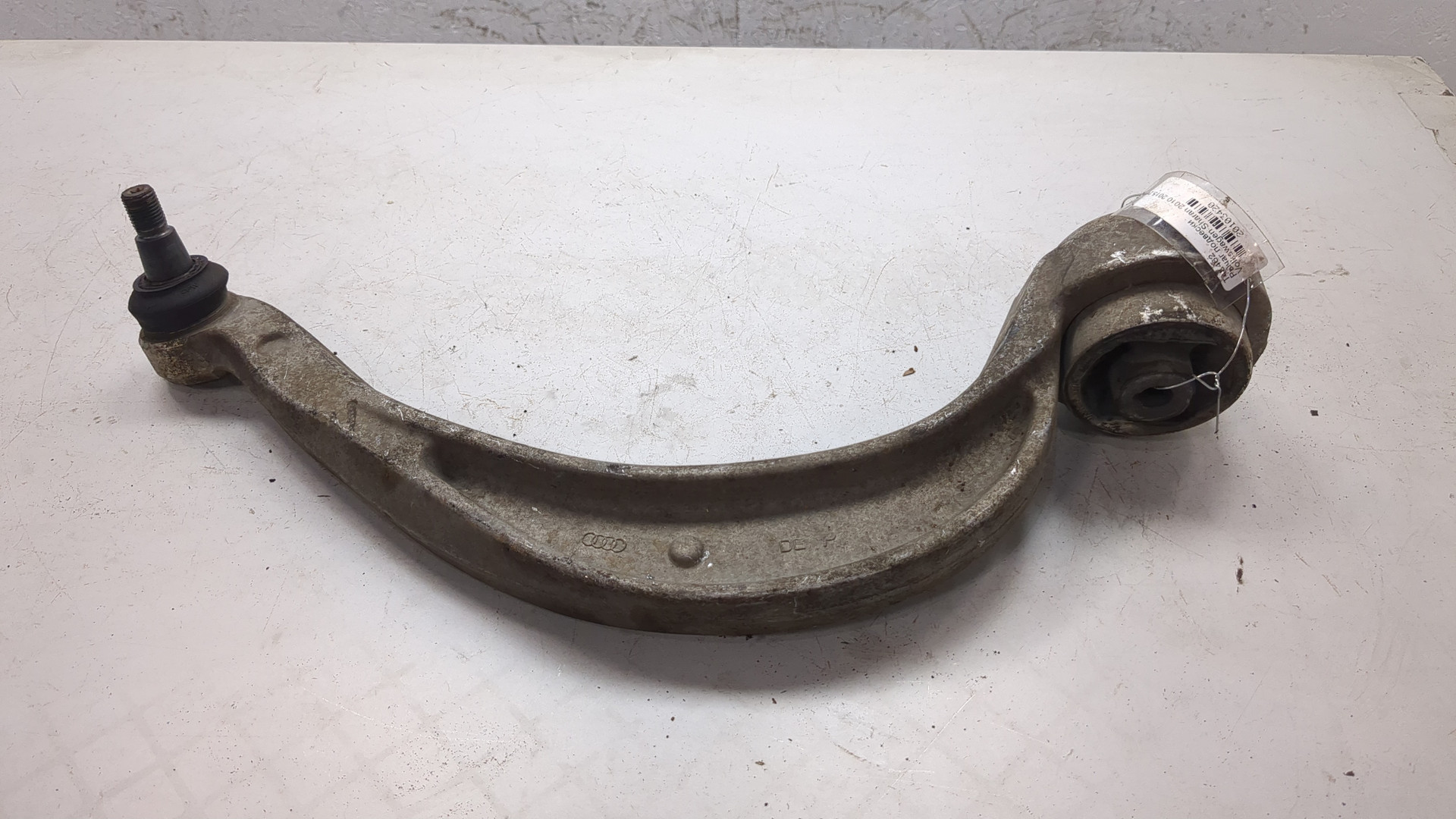 Рычаг передний левый