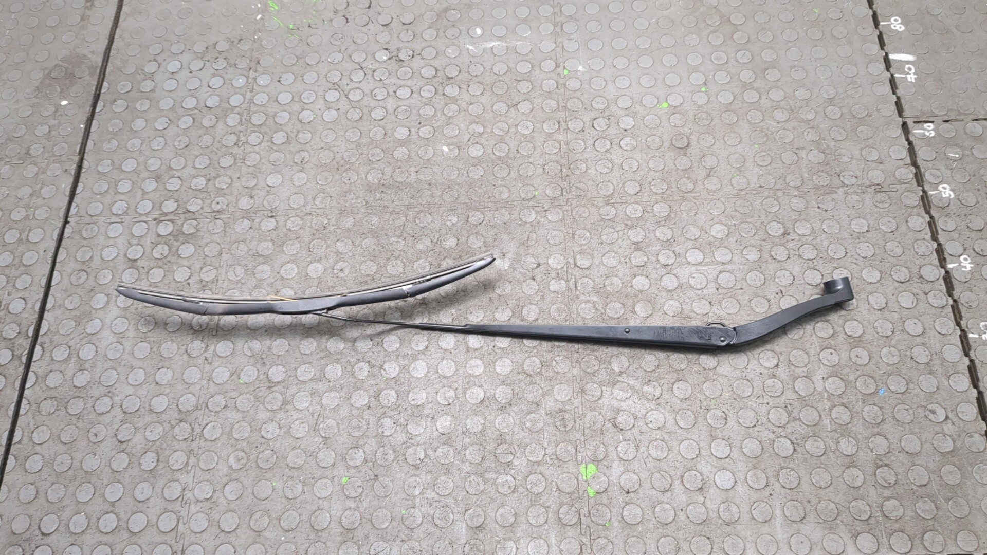 Поводок стеклоочистителя передний правый