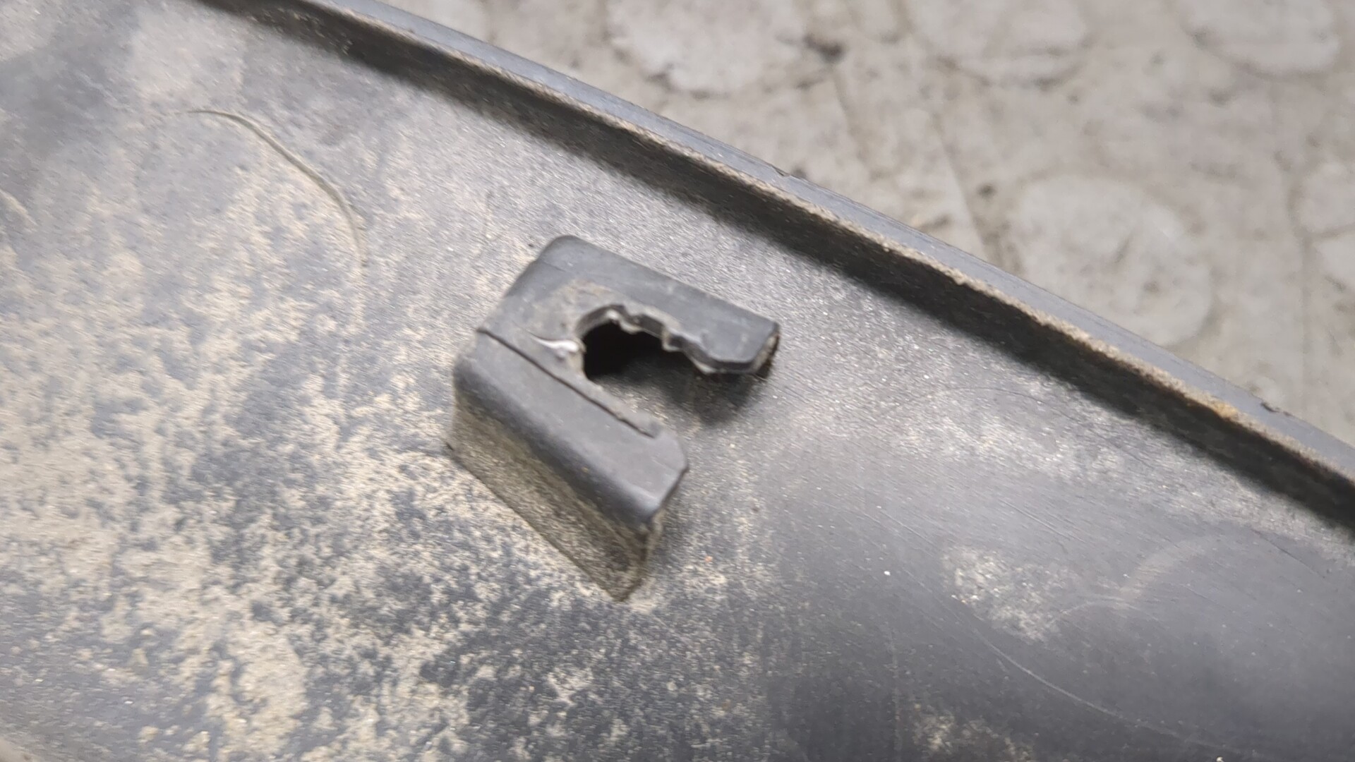 Накладка заднего крыла левого