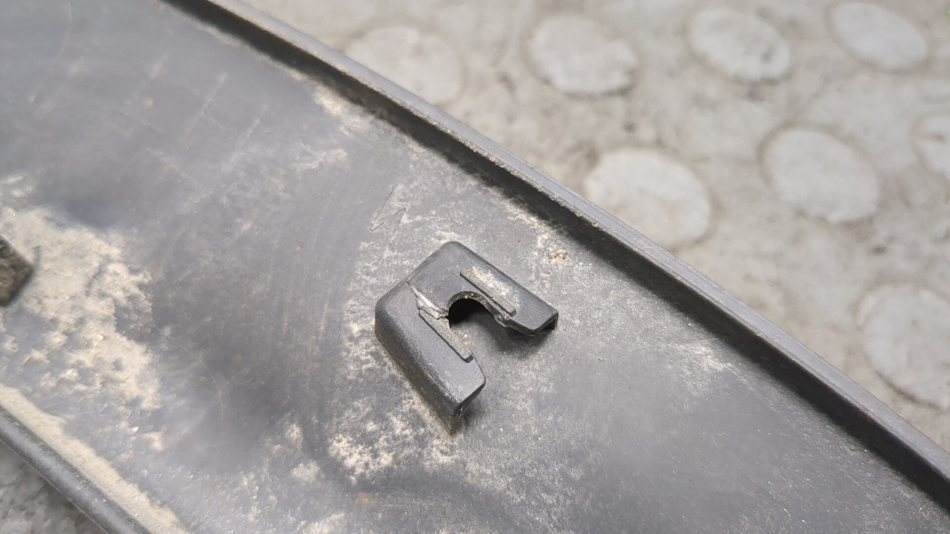 Накладка заднего крыла левого