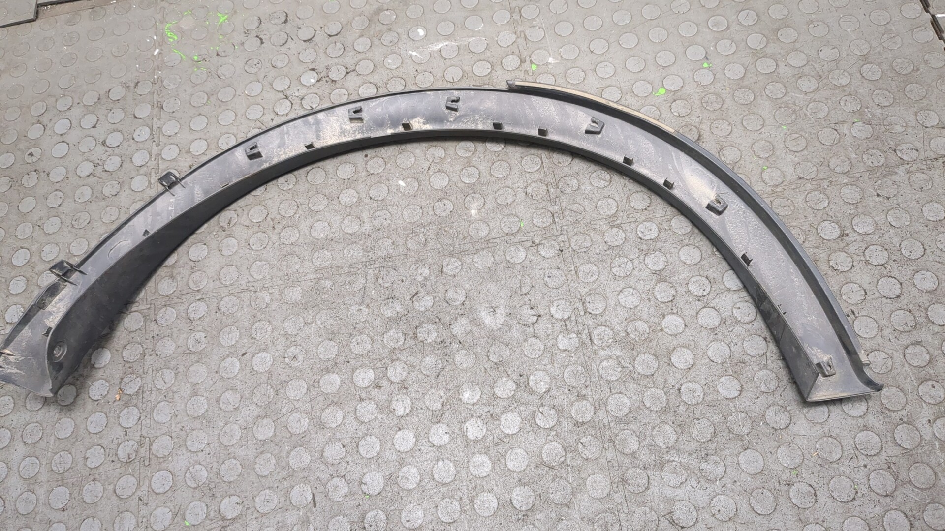 Накладка заднего крыла левого