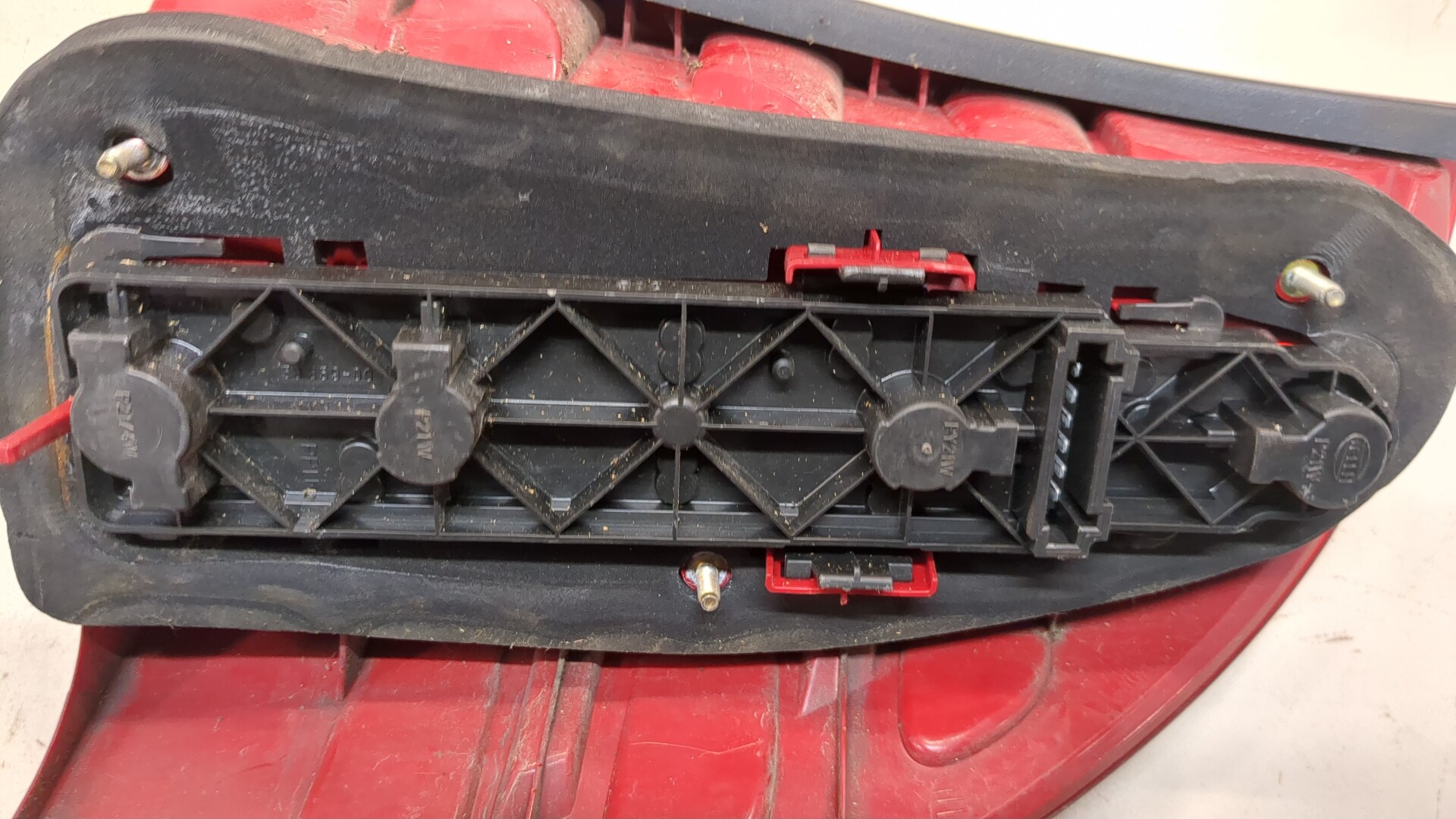 Фонарь задний левый