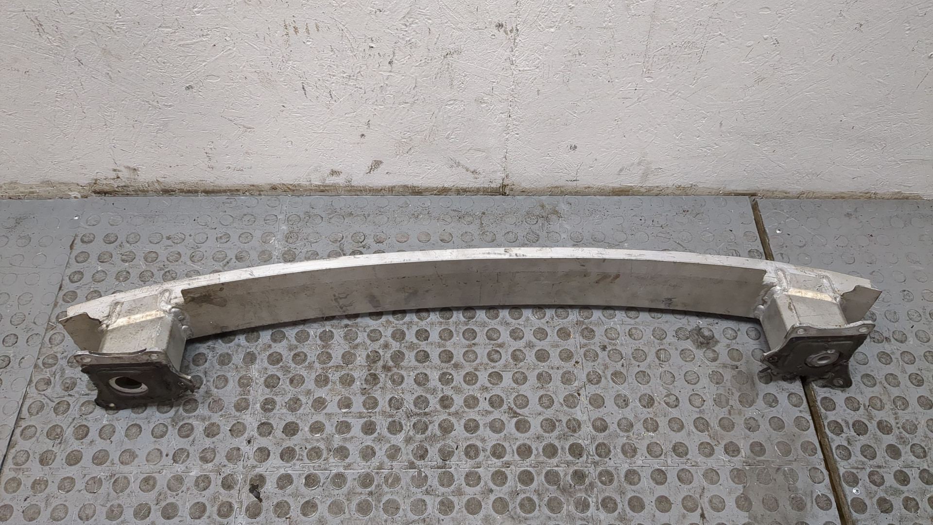 Усилитель заднего бампера