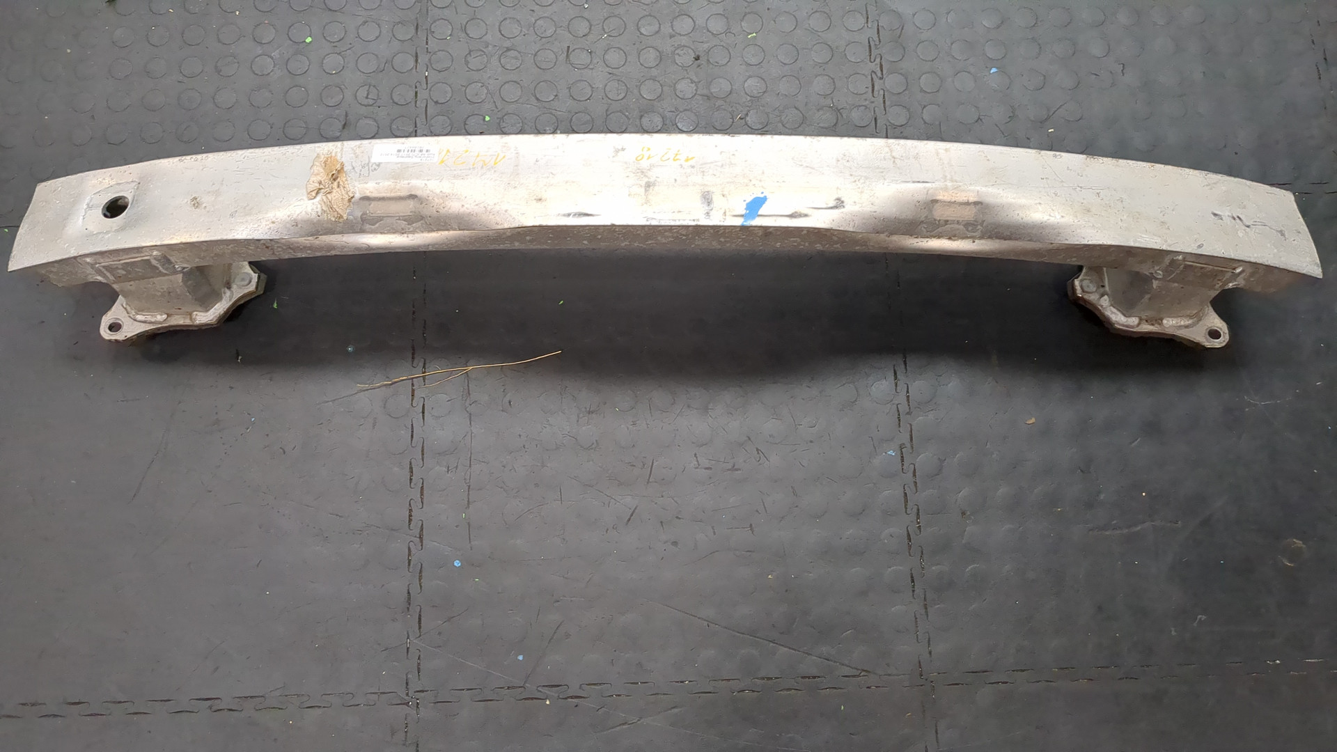 Усилитель заднего бампера