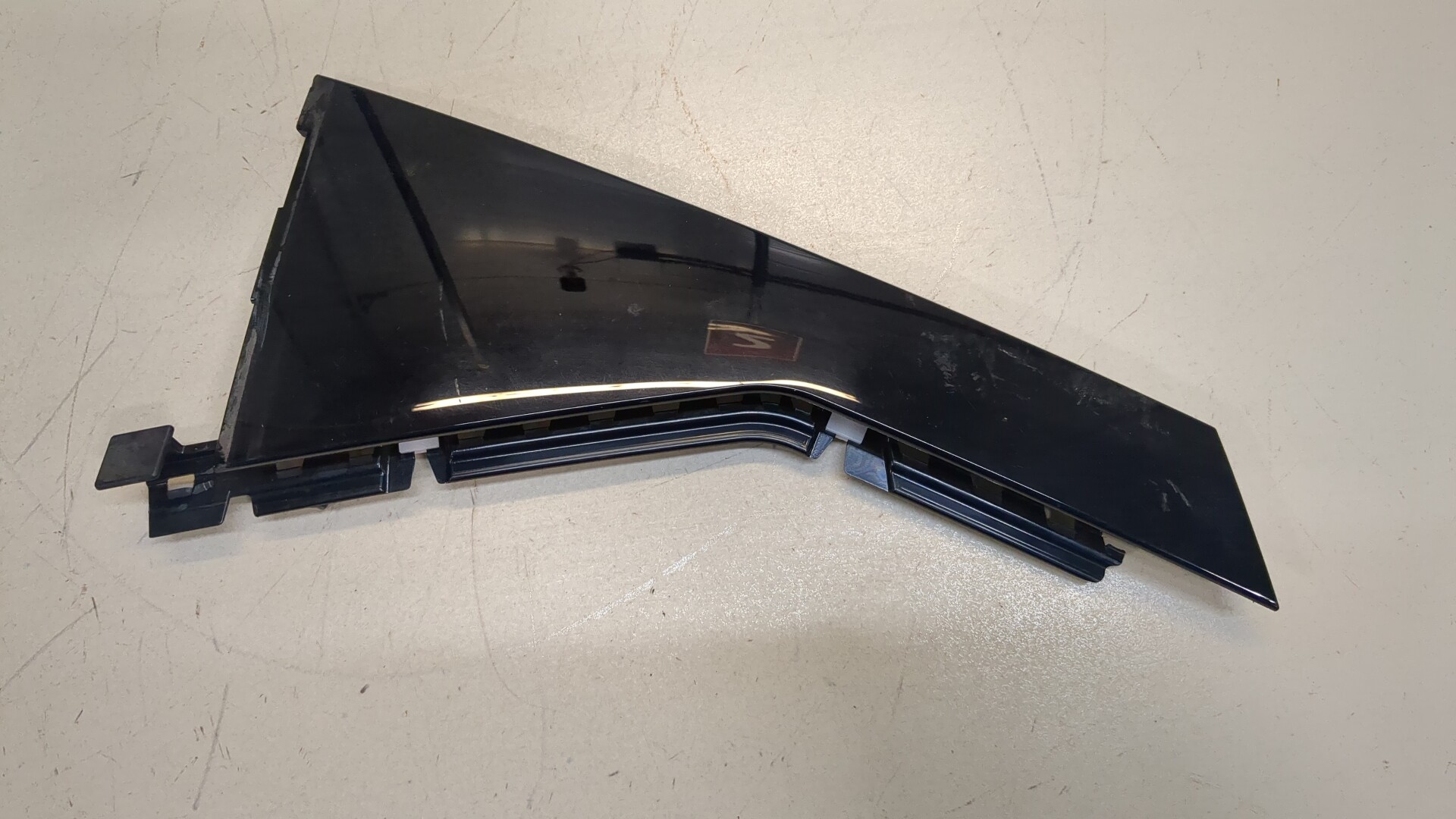 Накладка двери задней правой