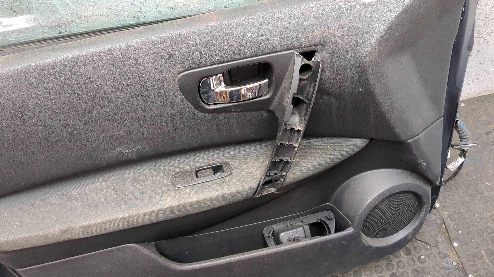 Дверь передняя левая