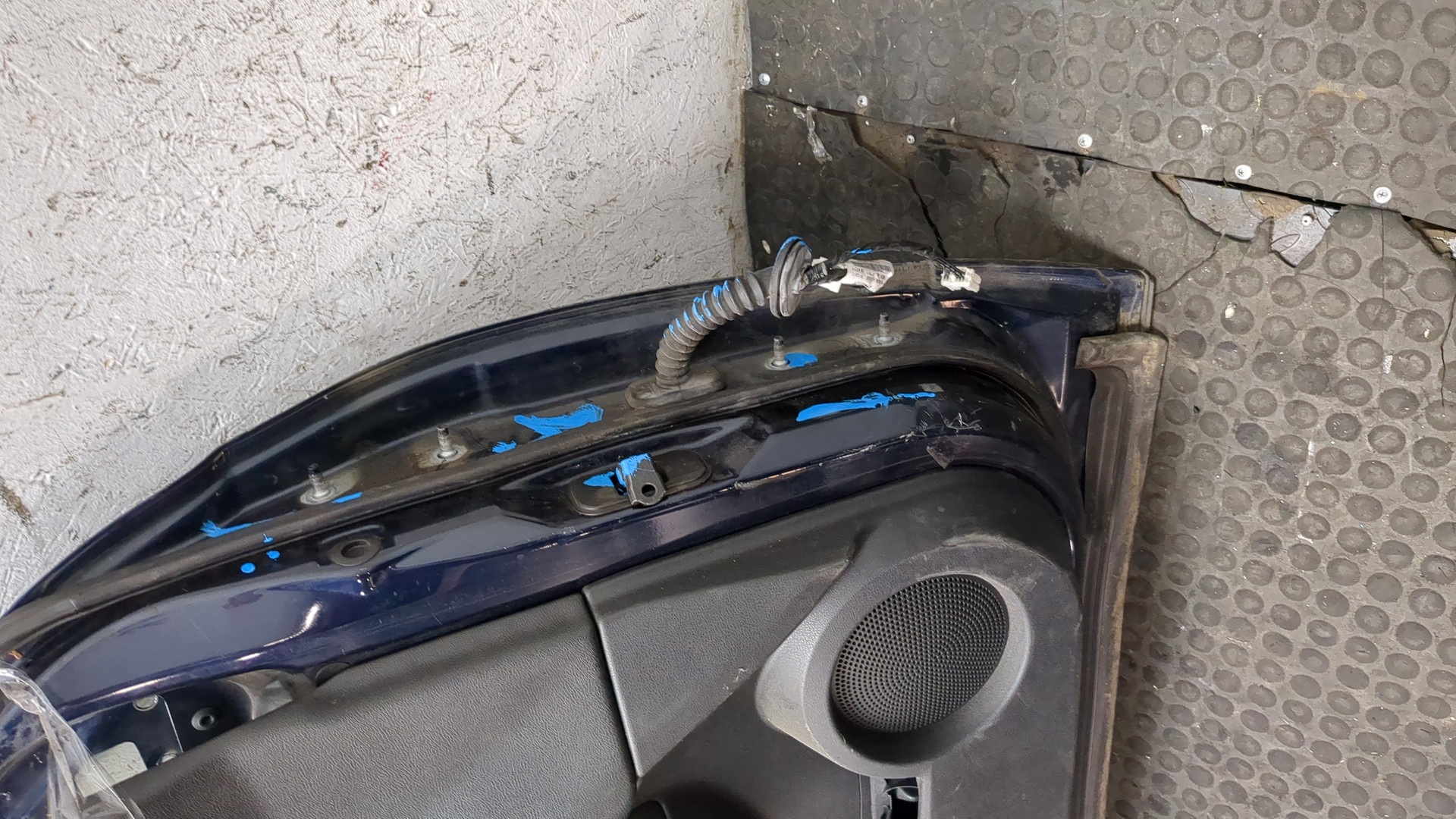 Дверь передняя левая