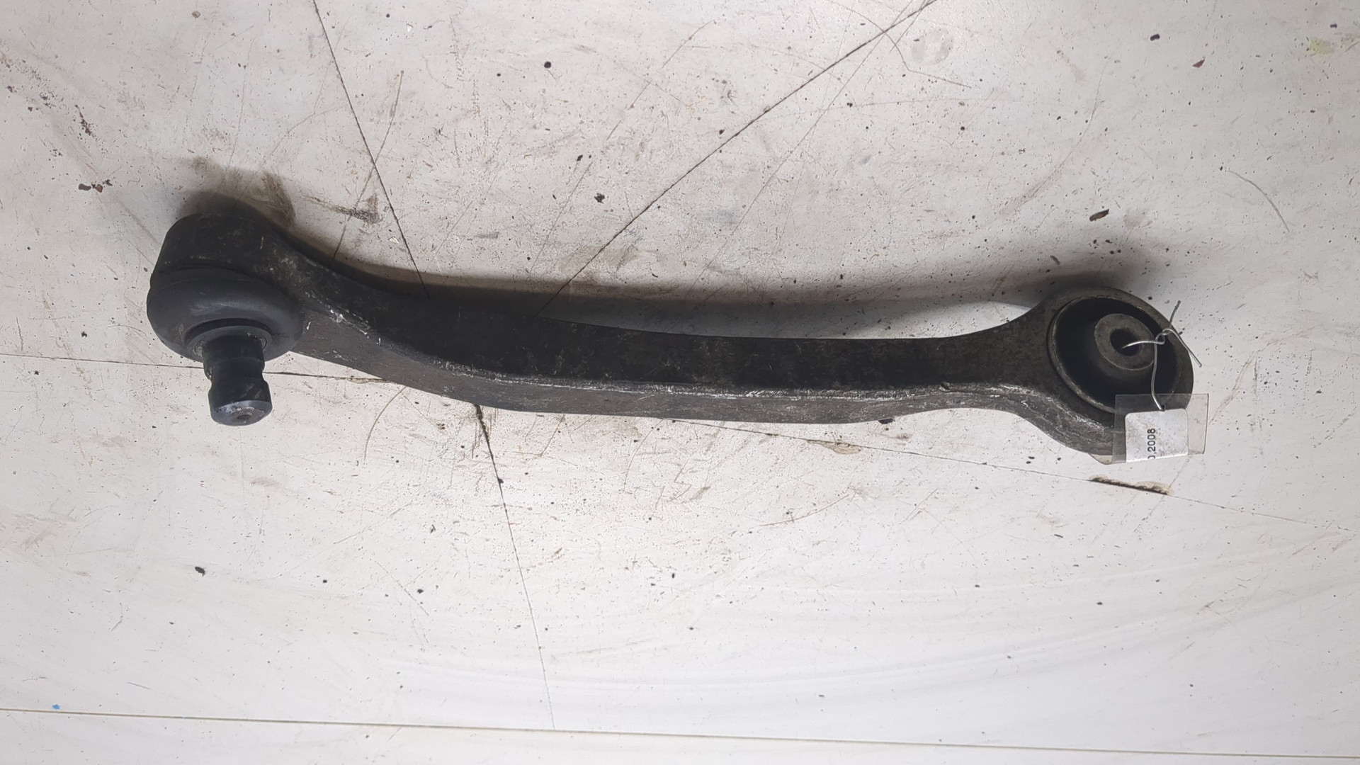 Рычаг передний левый