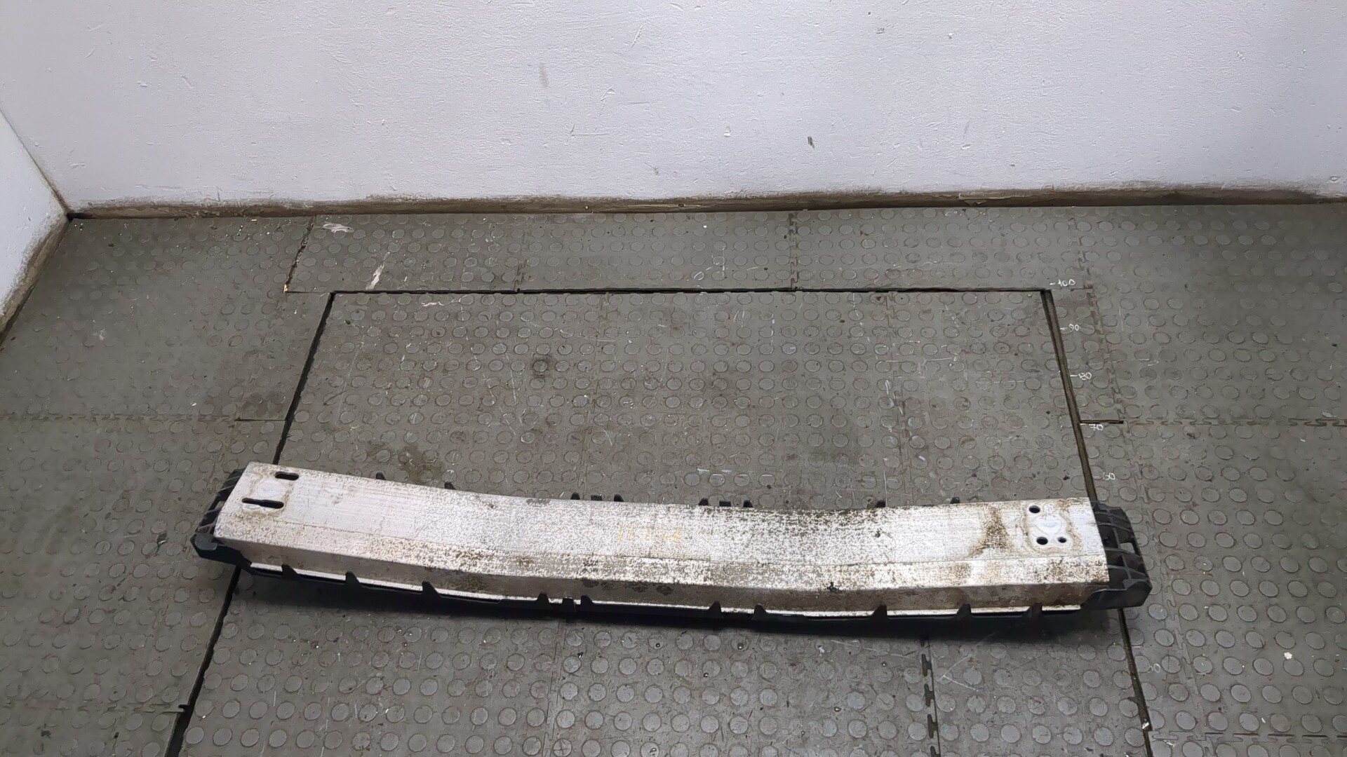 Усилитель заднего бампера