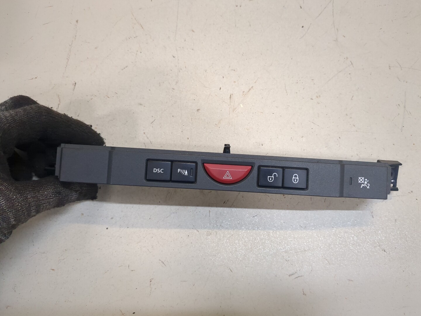 Кнопка открывания двери