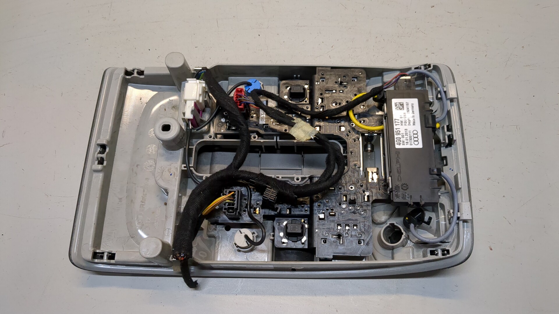 Плафон салонный