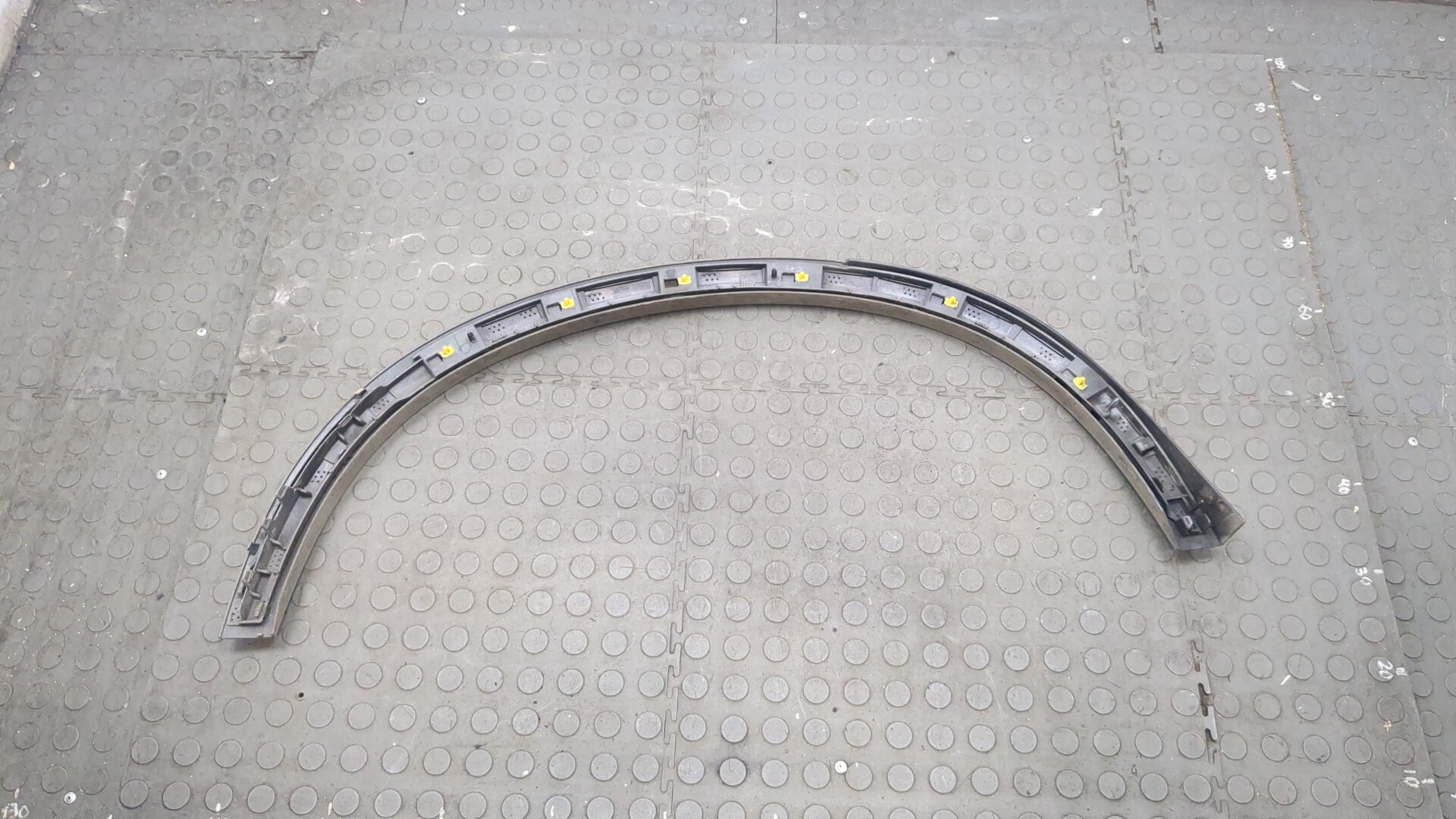 Накладка заднего крыла левого