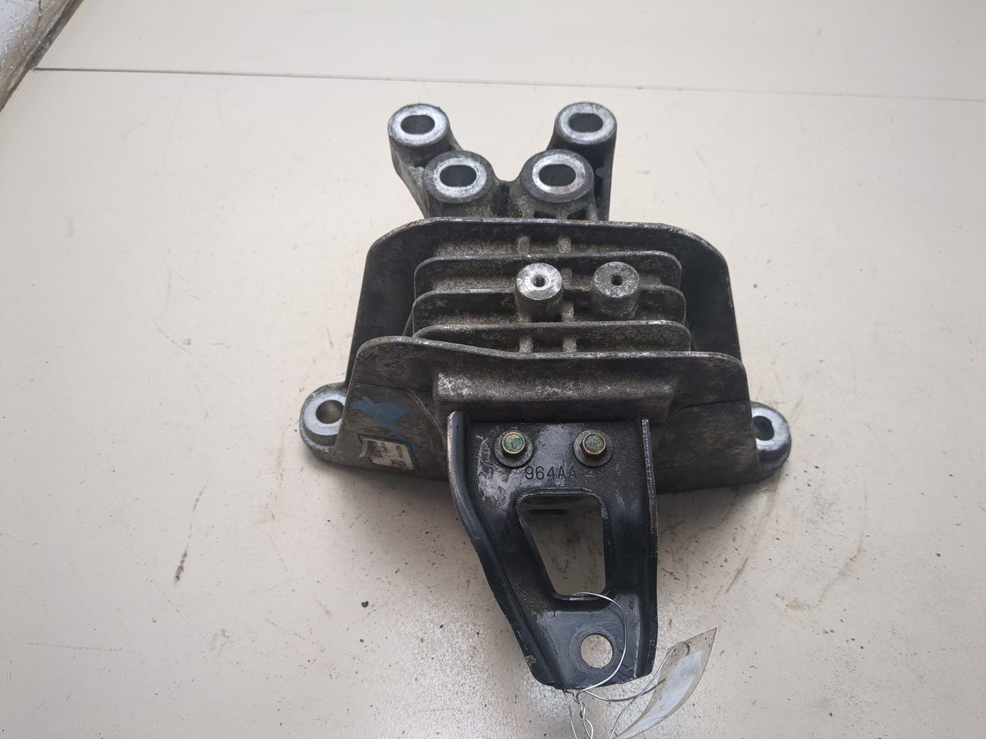 Опора двигателя правая