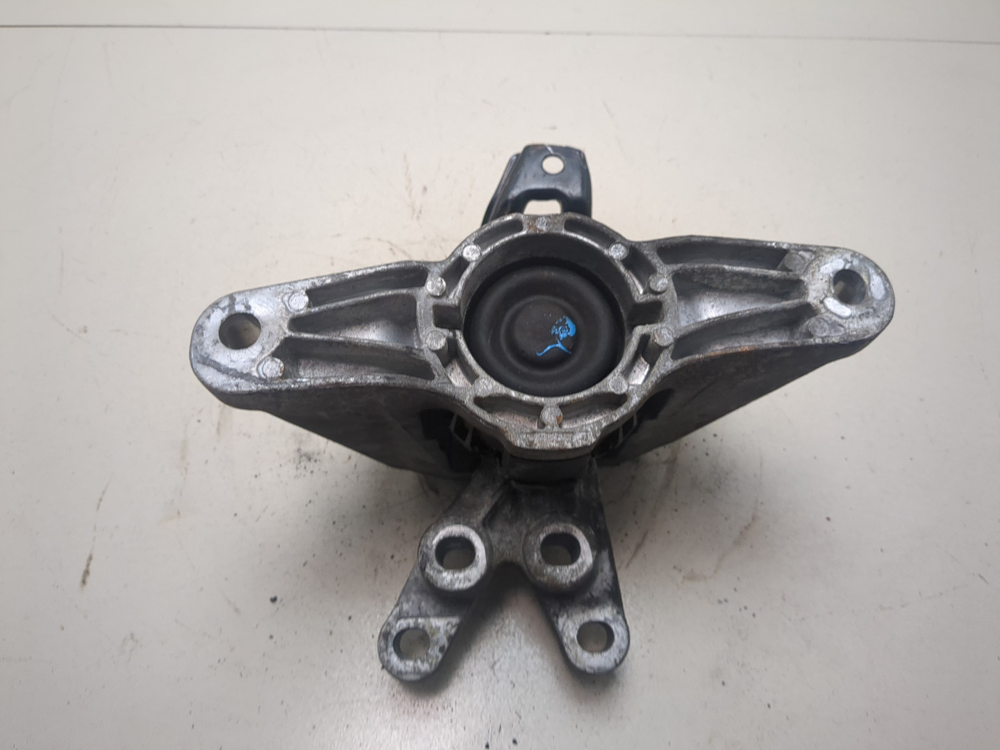 Опора двигателя правая