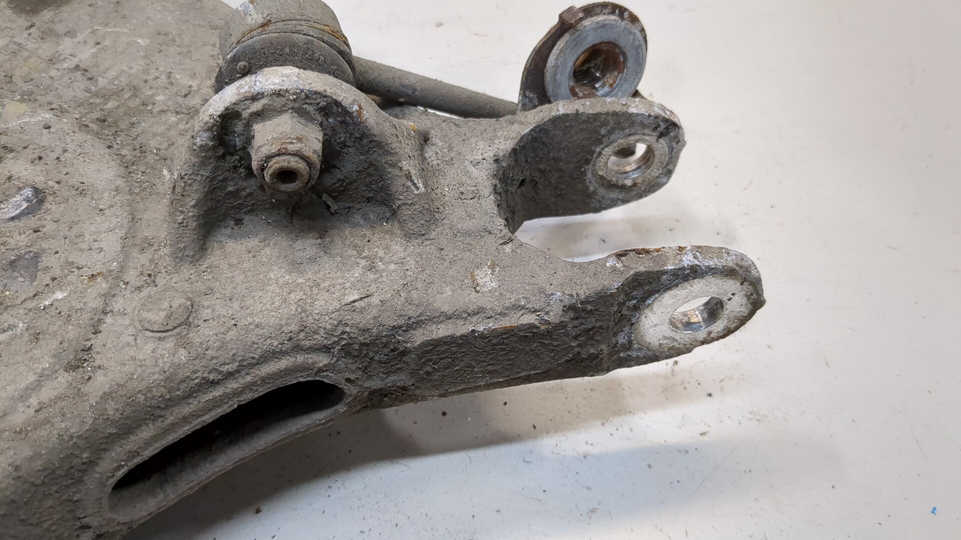 Рычаг задний правый