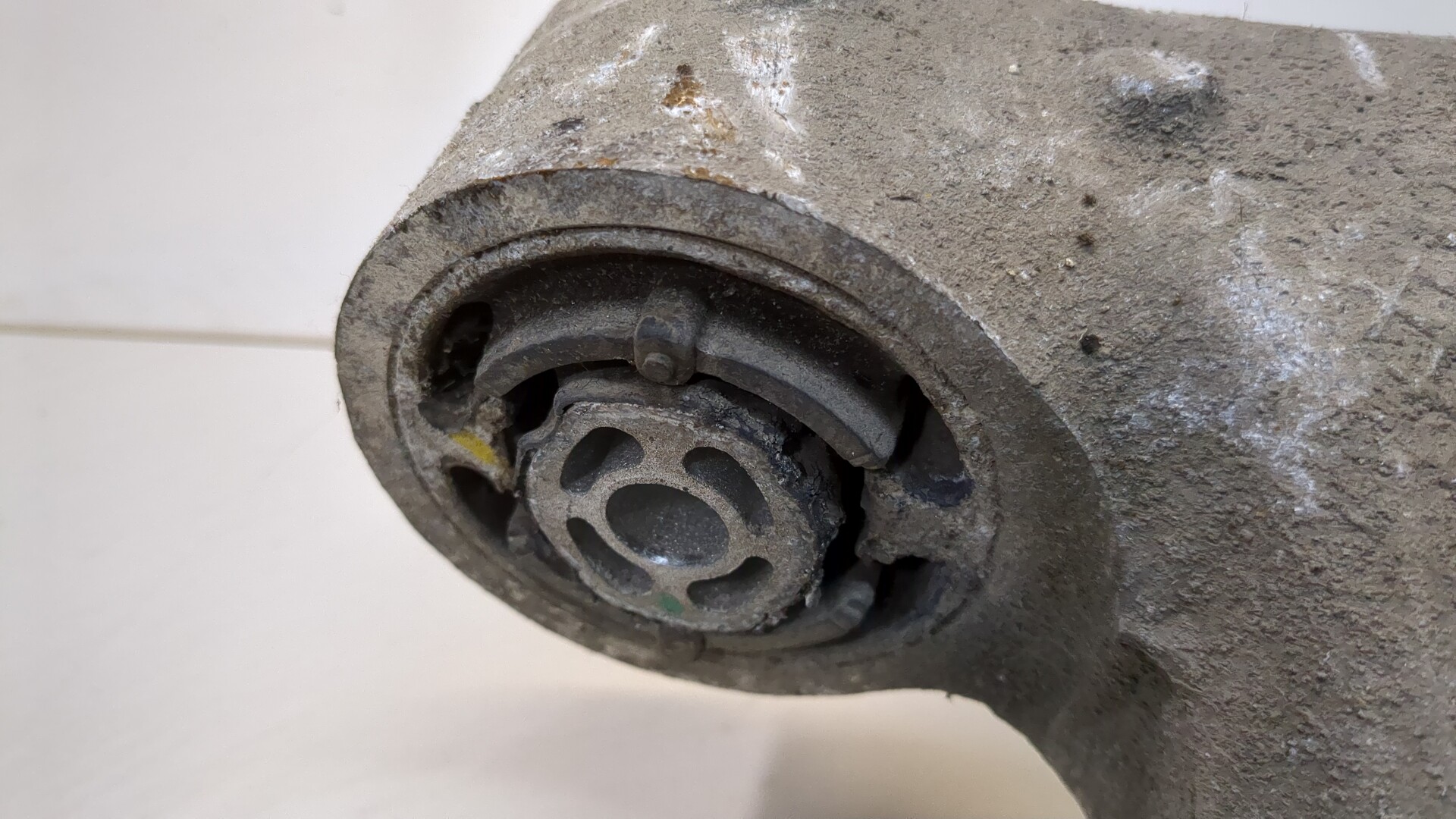 Рычаг задний правый