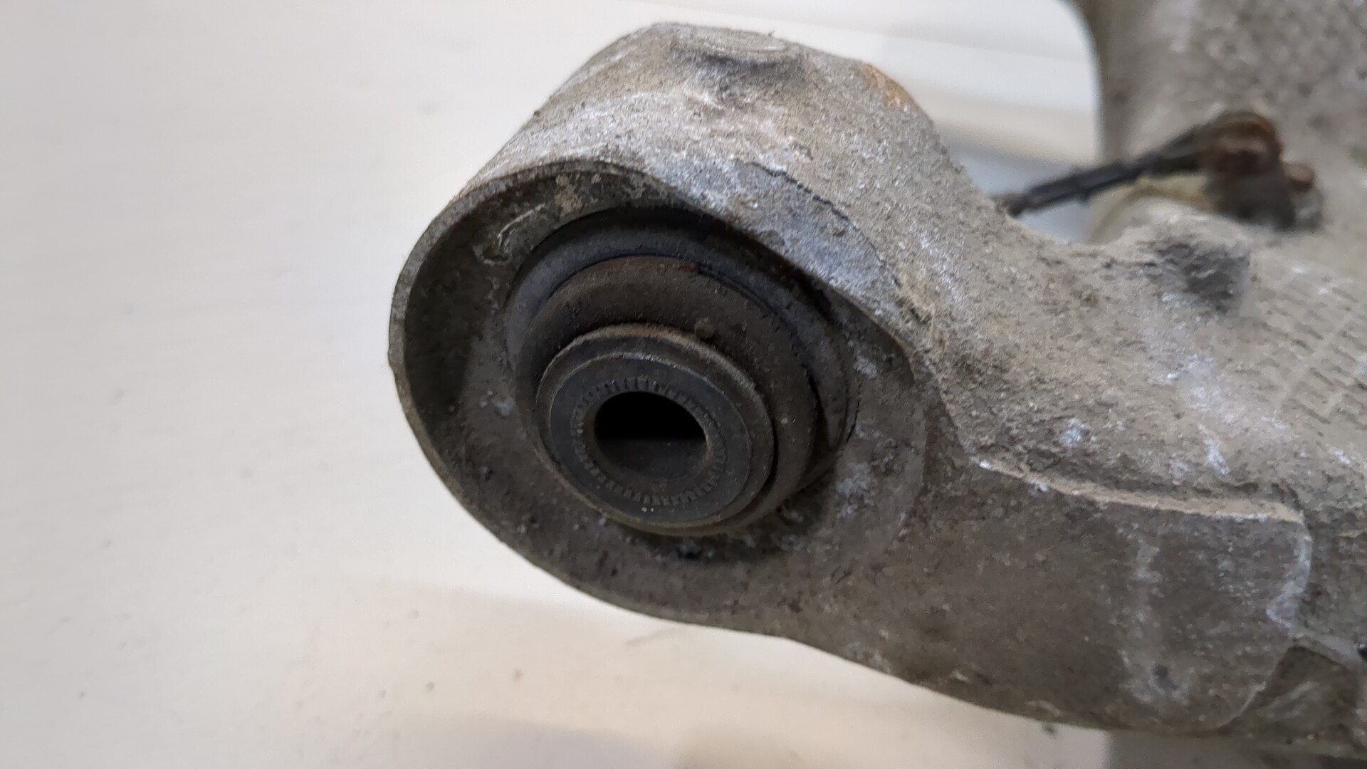 Рычаг задний правый