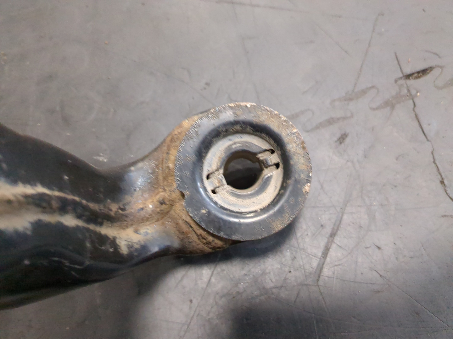 Балка задняя