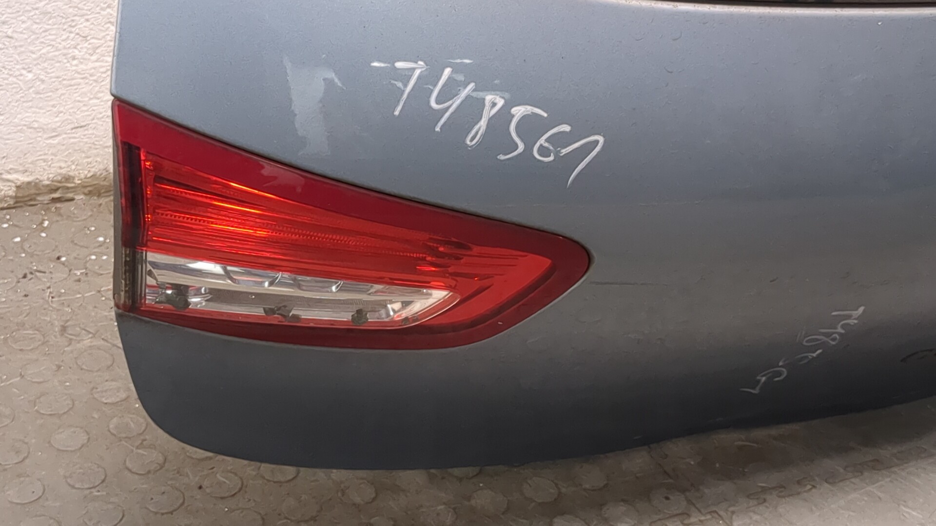 Дверь багажника