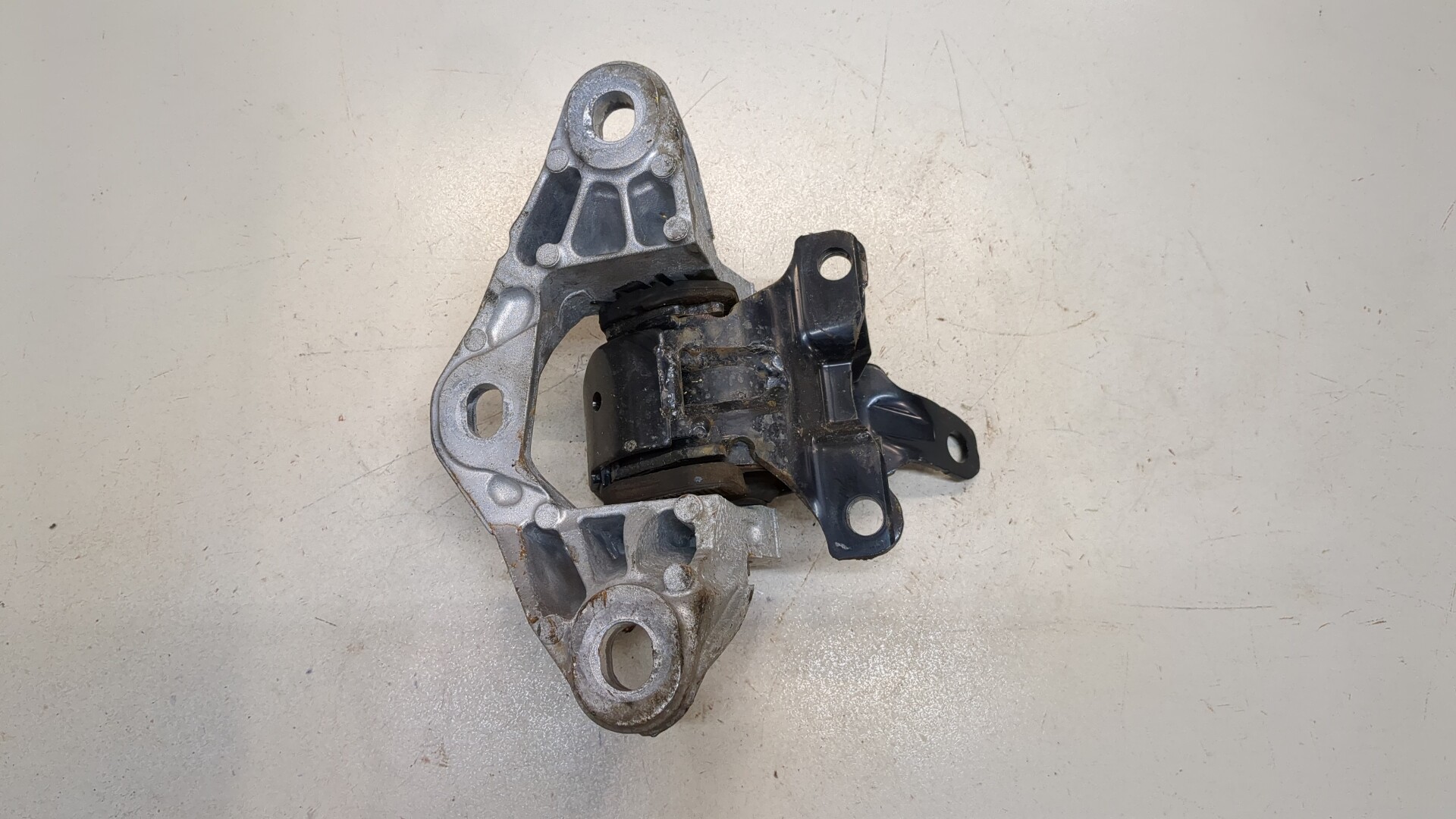 Опора двигателя