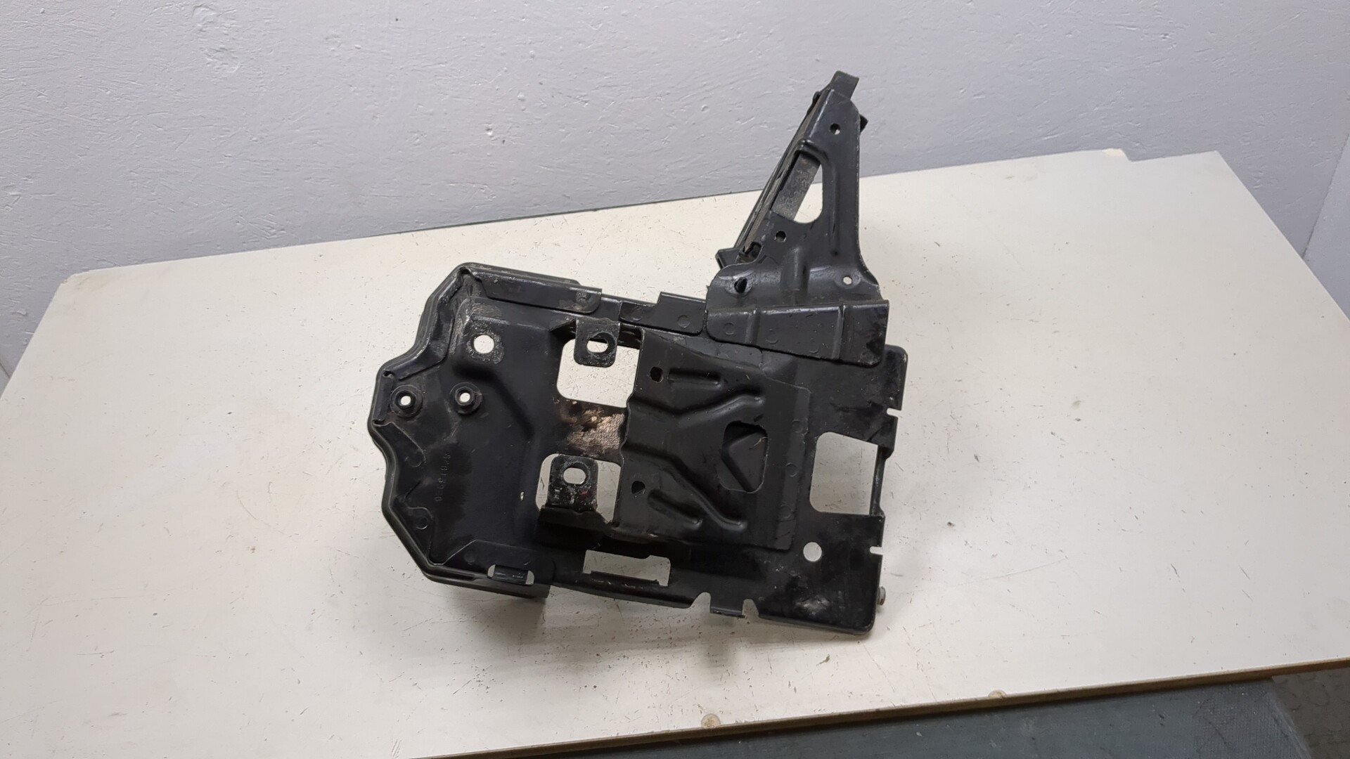 Площадка под аккумулятор (АКБ)