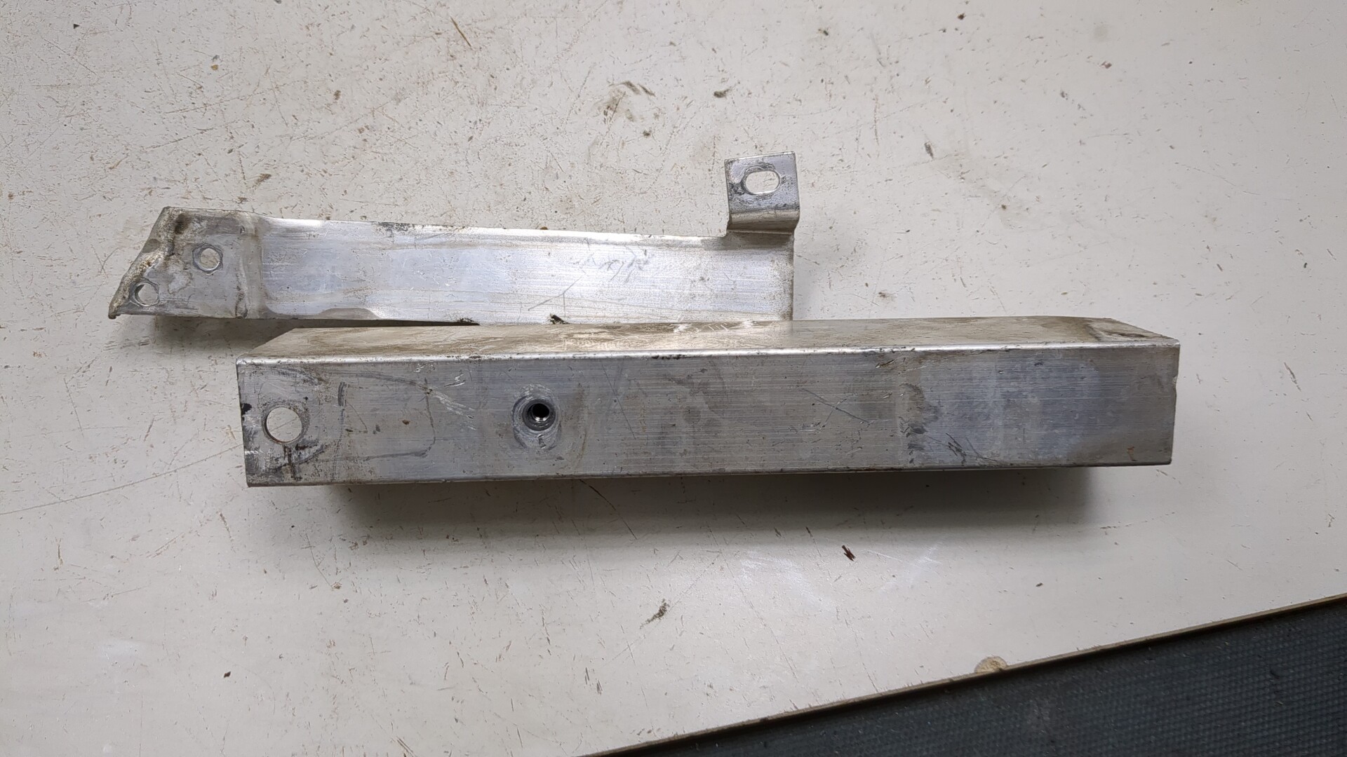 Кронштейн усилителя переднего бампера