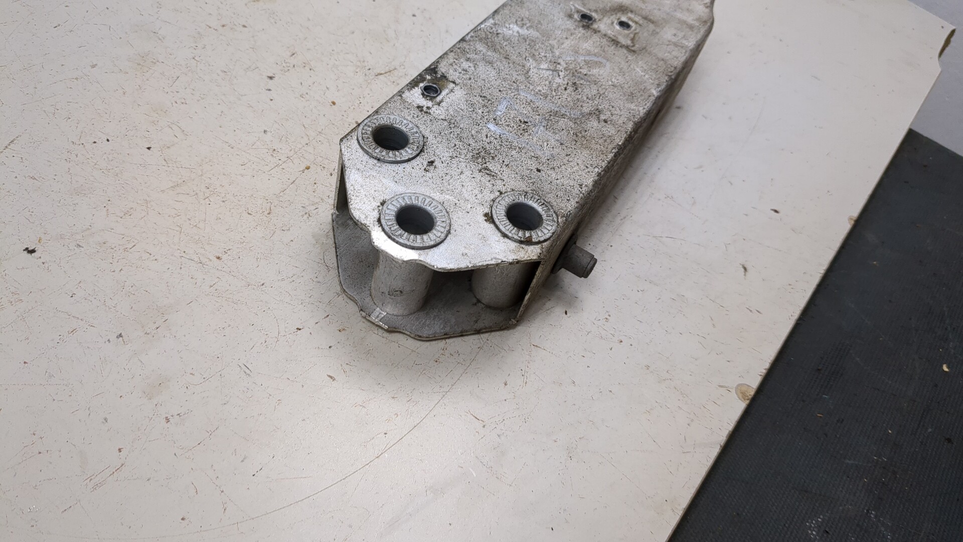 Кронштейн усилителя переднего бампера