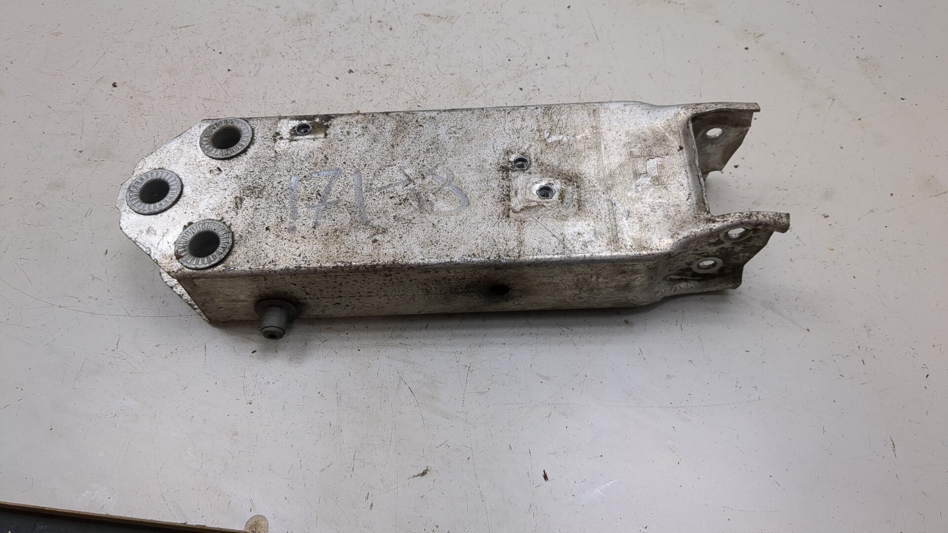 Кронштейн усилителя переднего бампера