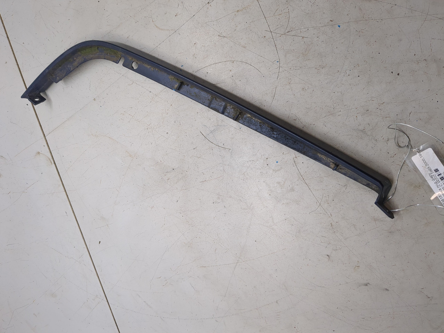 Планка под фару левая