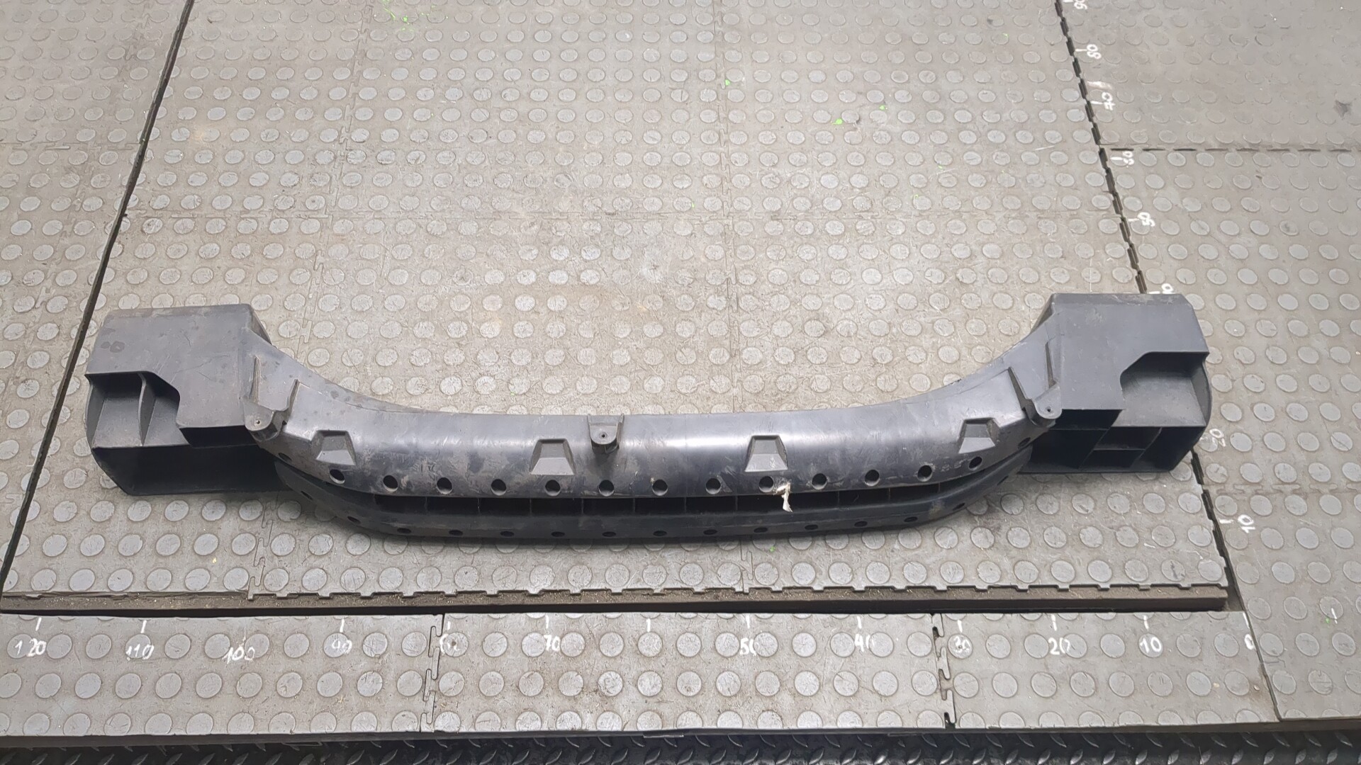 Усилитель заднего бампера