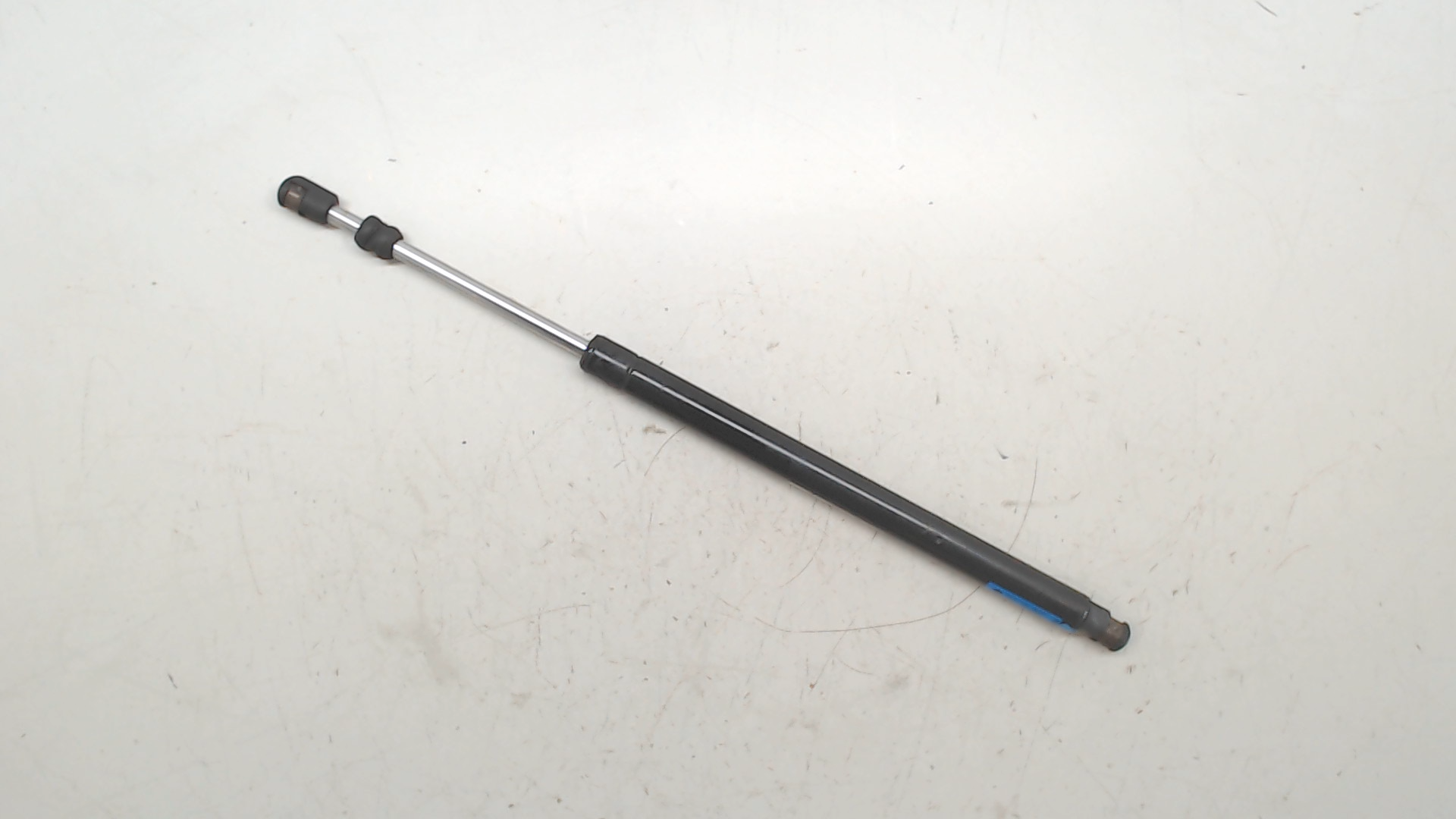 Амортизатор крышки багажника