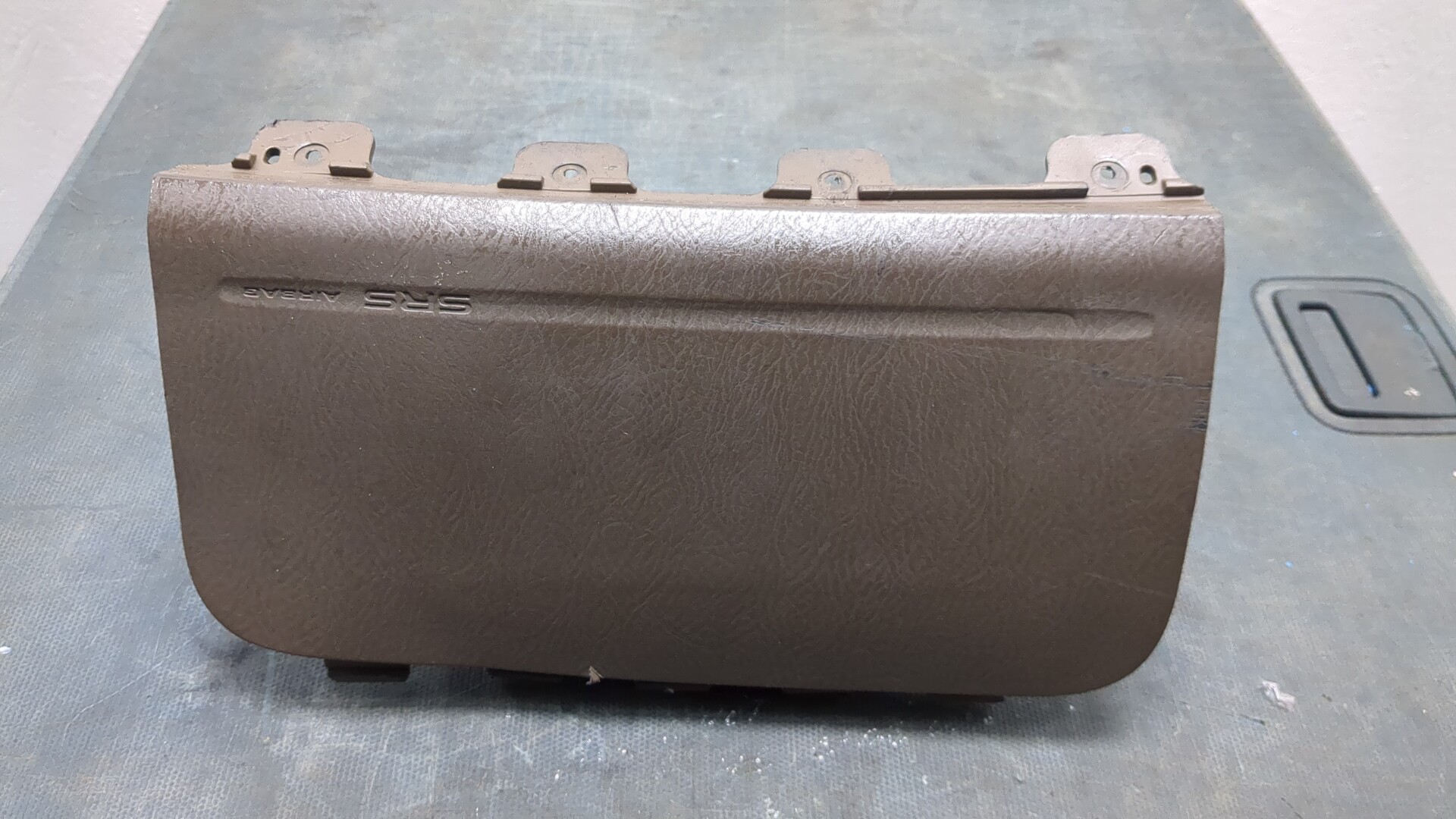 Подушка безопасности пассажирская (в торпедо)