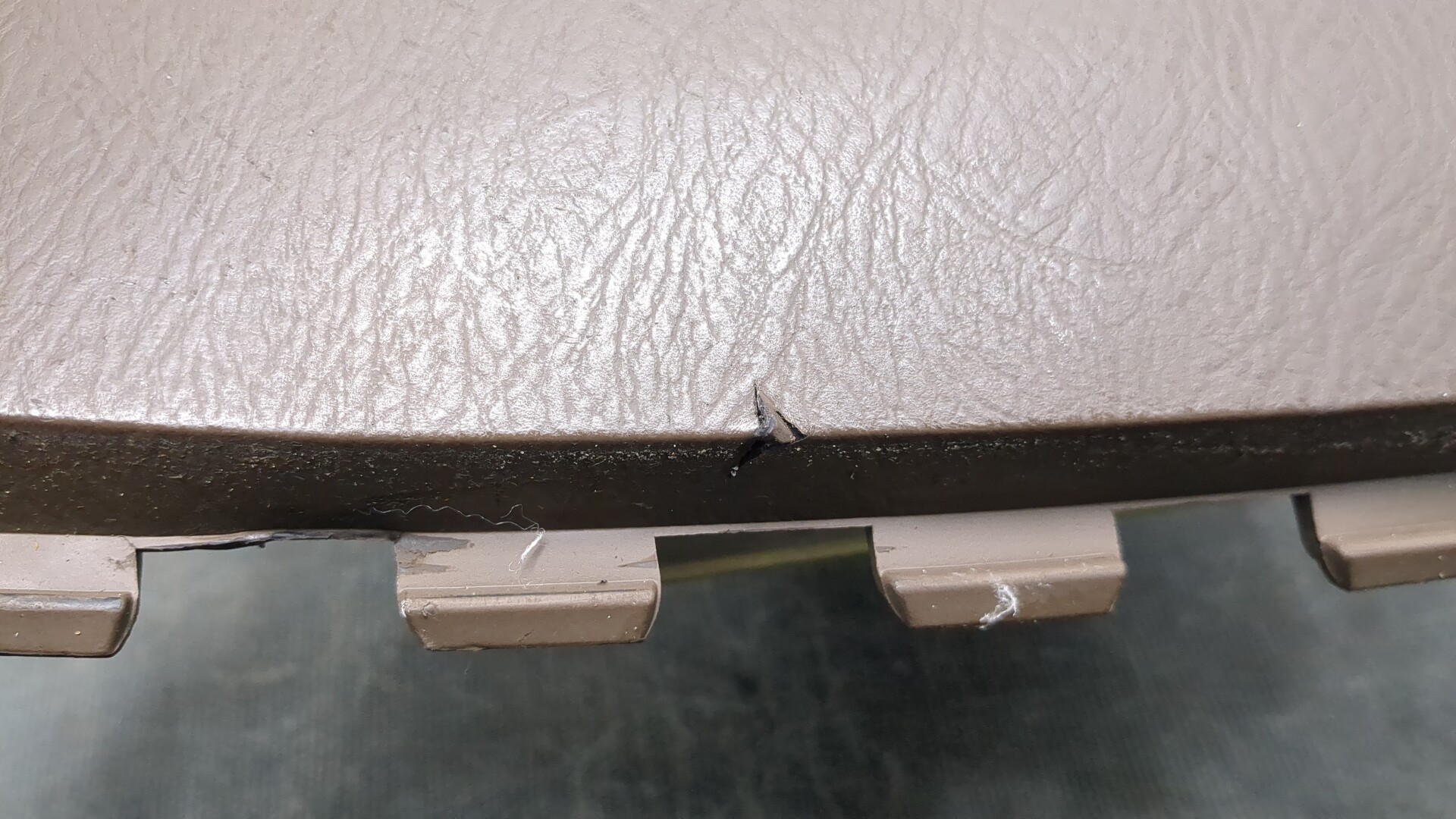 Подушка безопасности пассажирская (в торпедо)