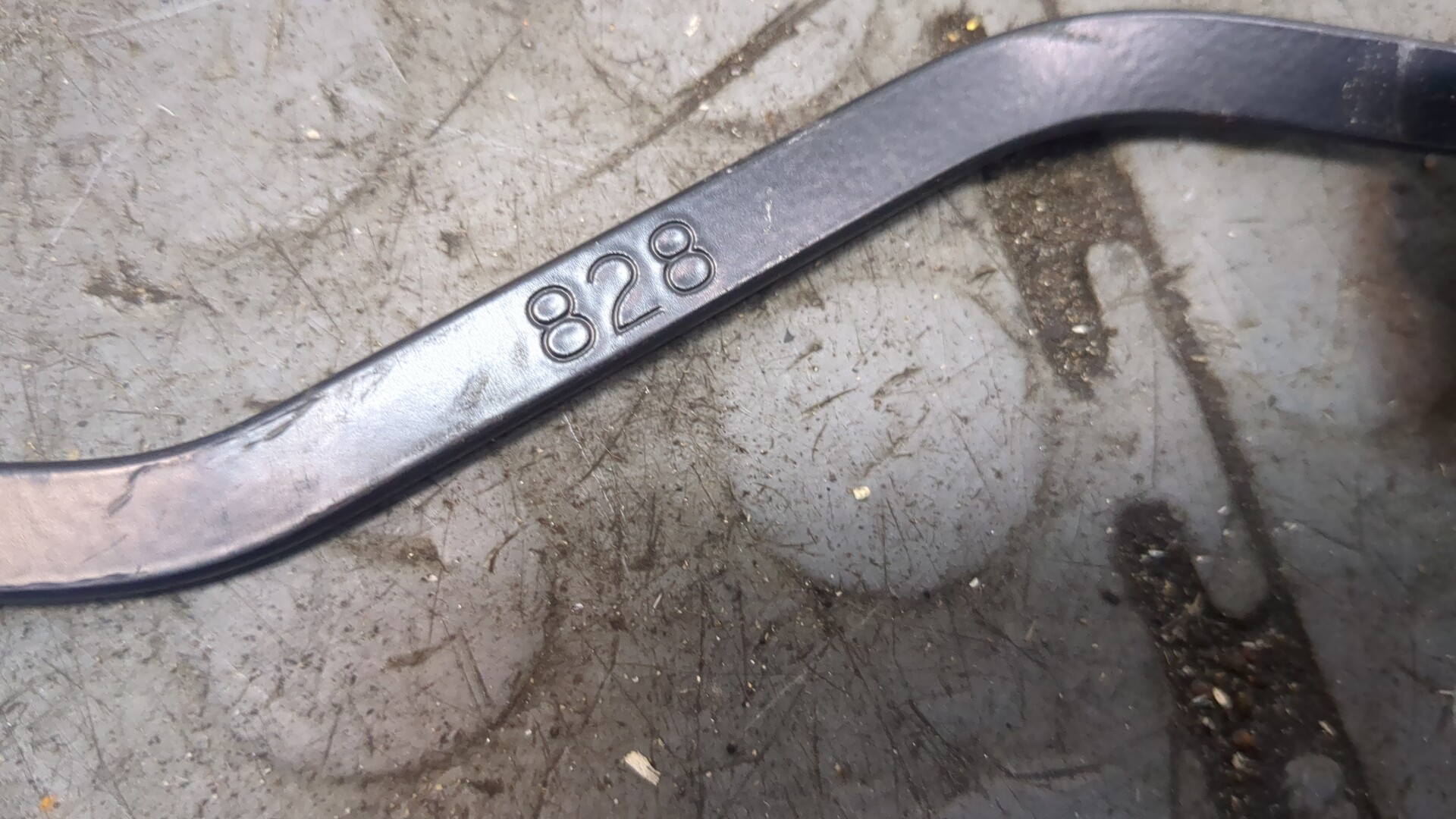 Поводок стеклоочистителя передний правый