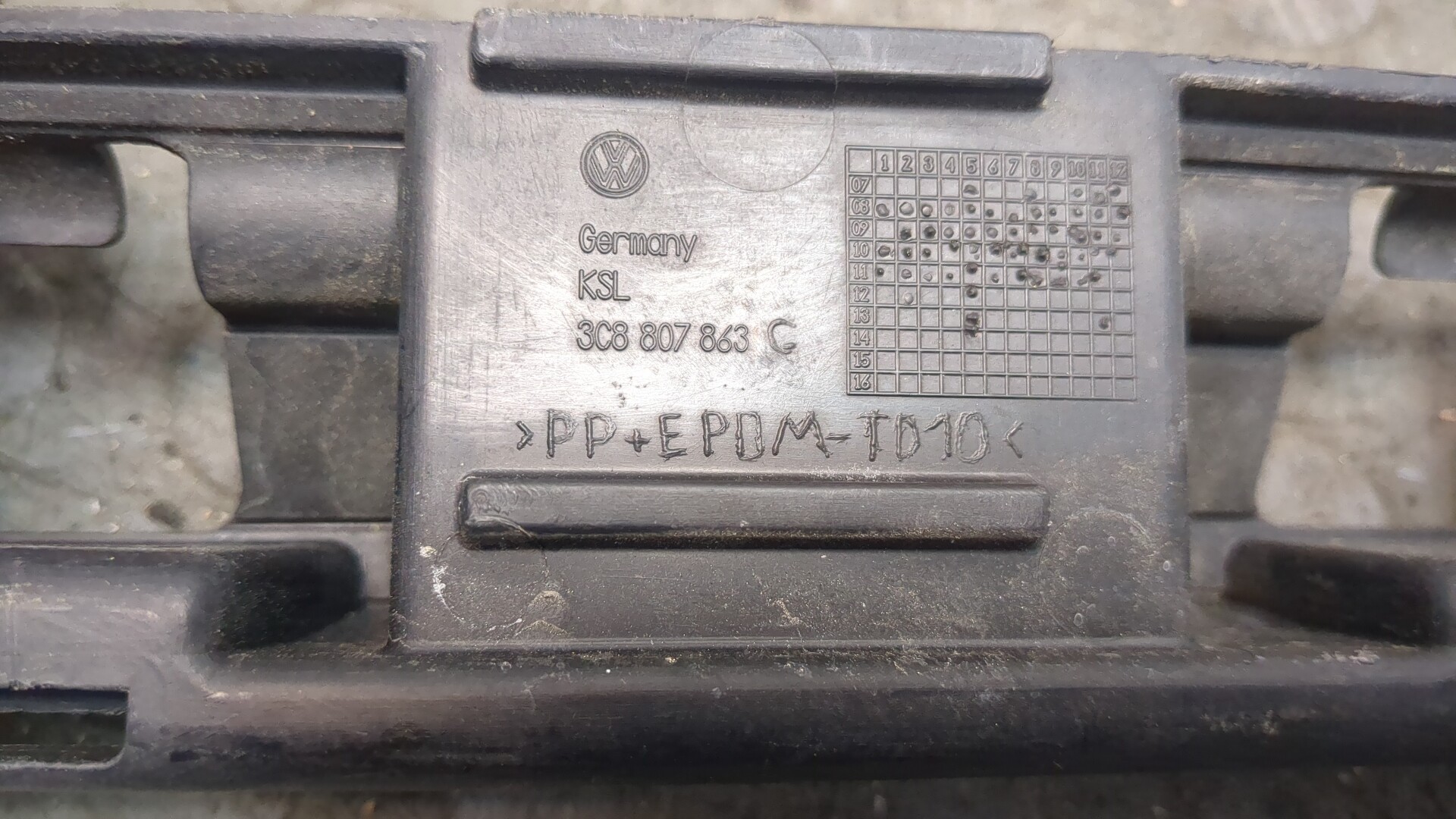 Кронштейн заднего бампера