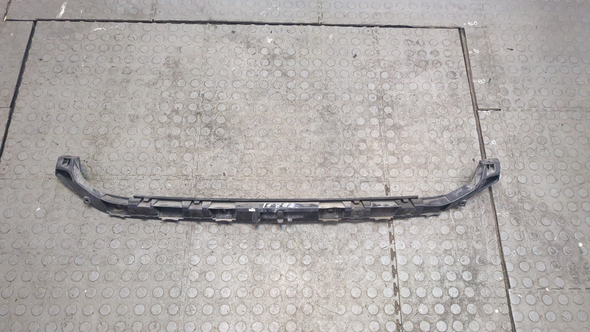 Кронштейн заднего бампера