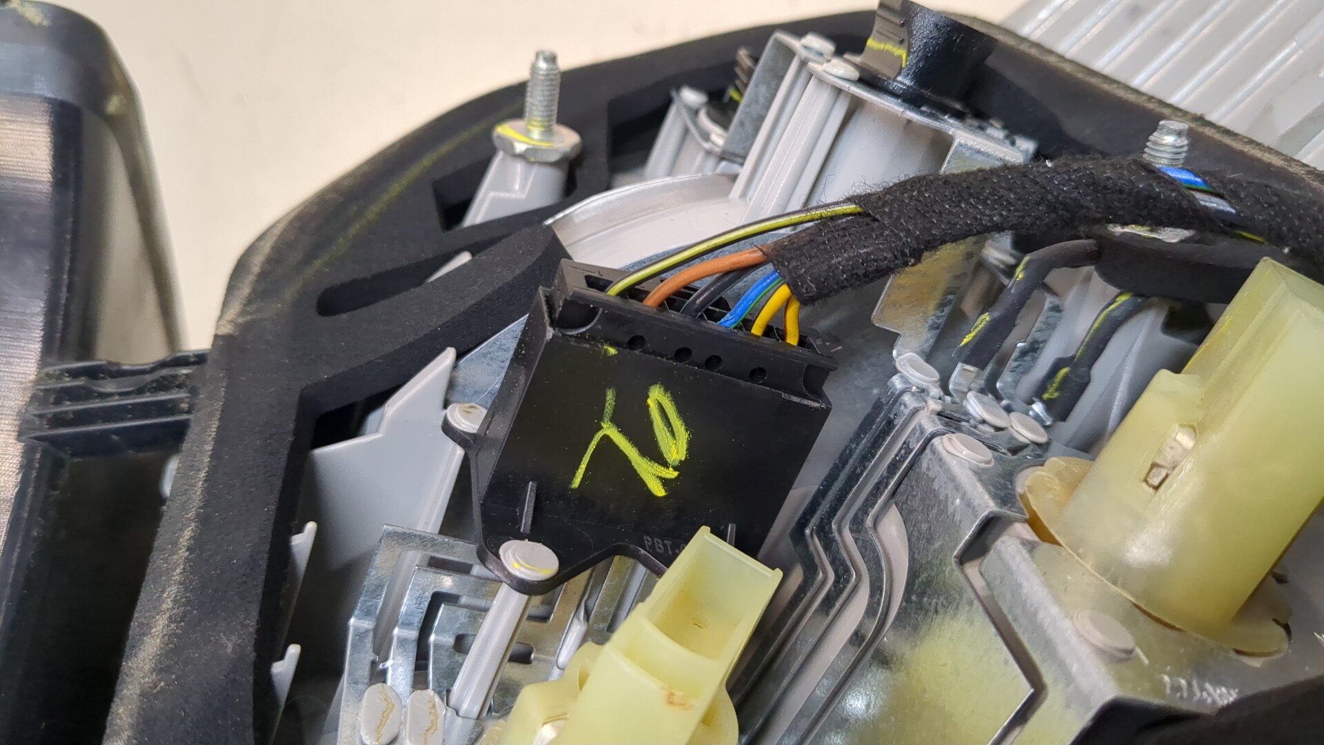 Фонарь задний левый