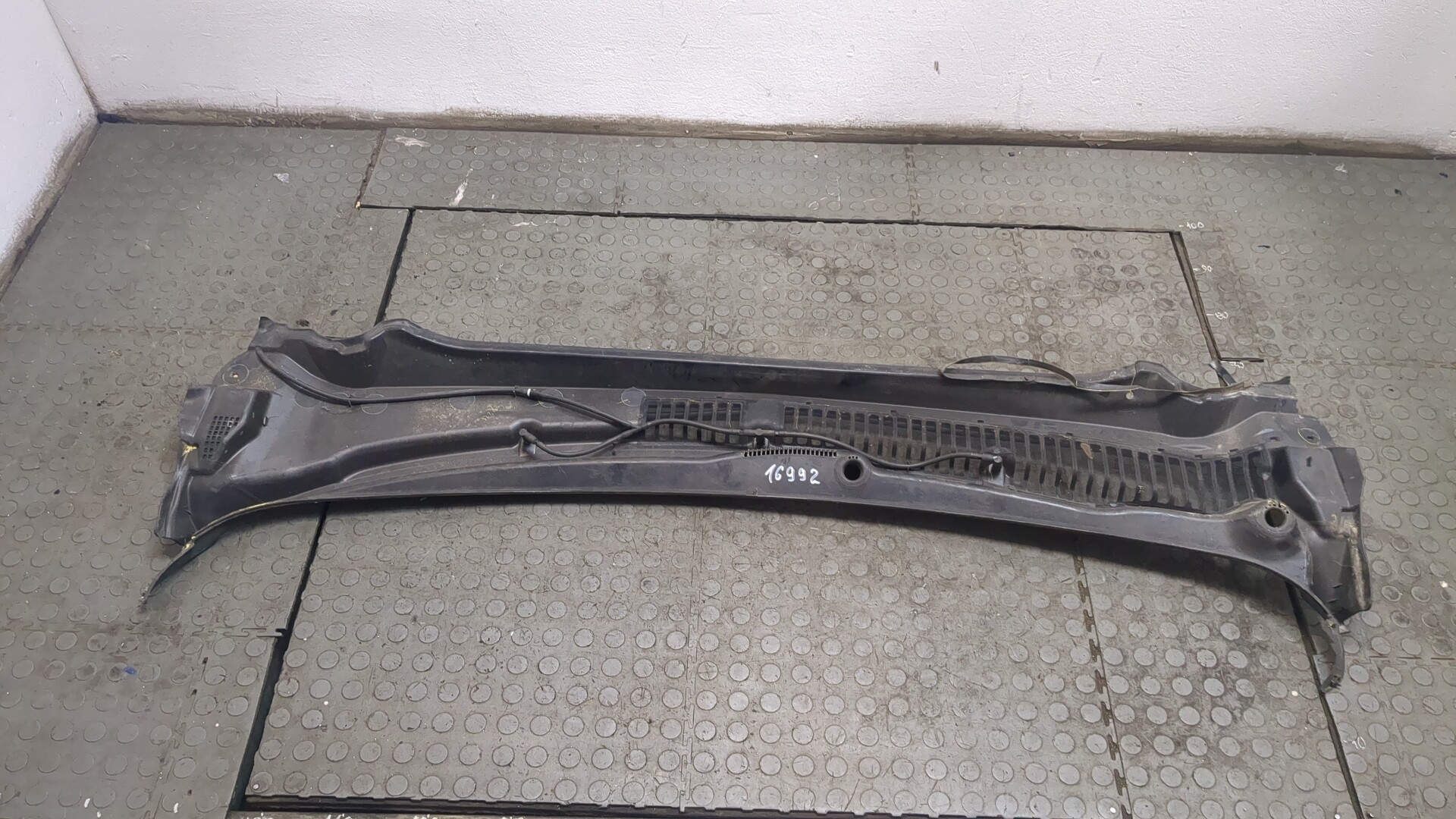 Решетка стеклоочистителей (Жабо)