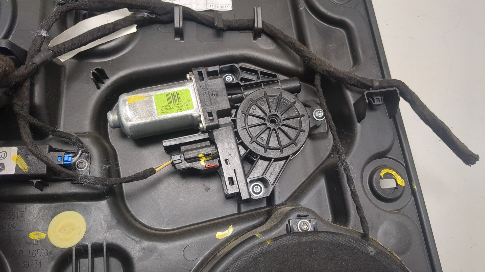 Стеклоподъемник электр. задний левый