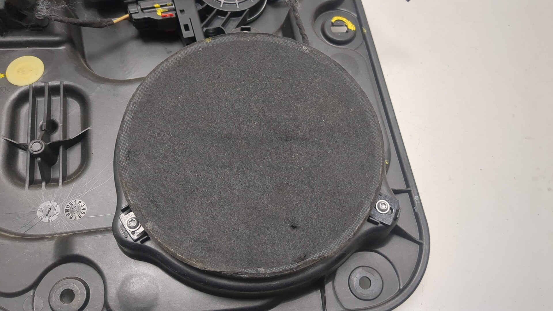 Стеклоподъемник электр. задний левый