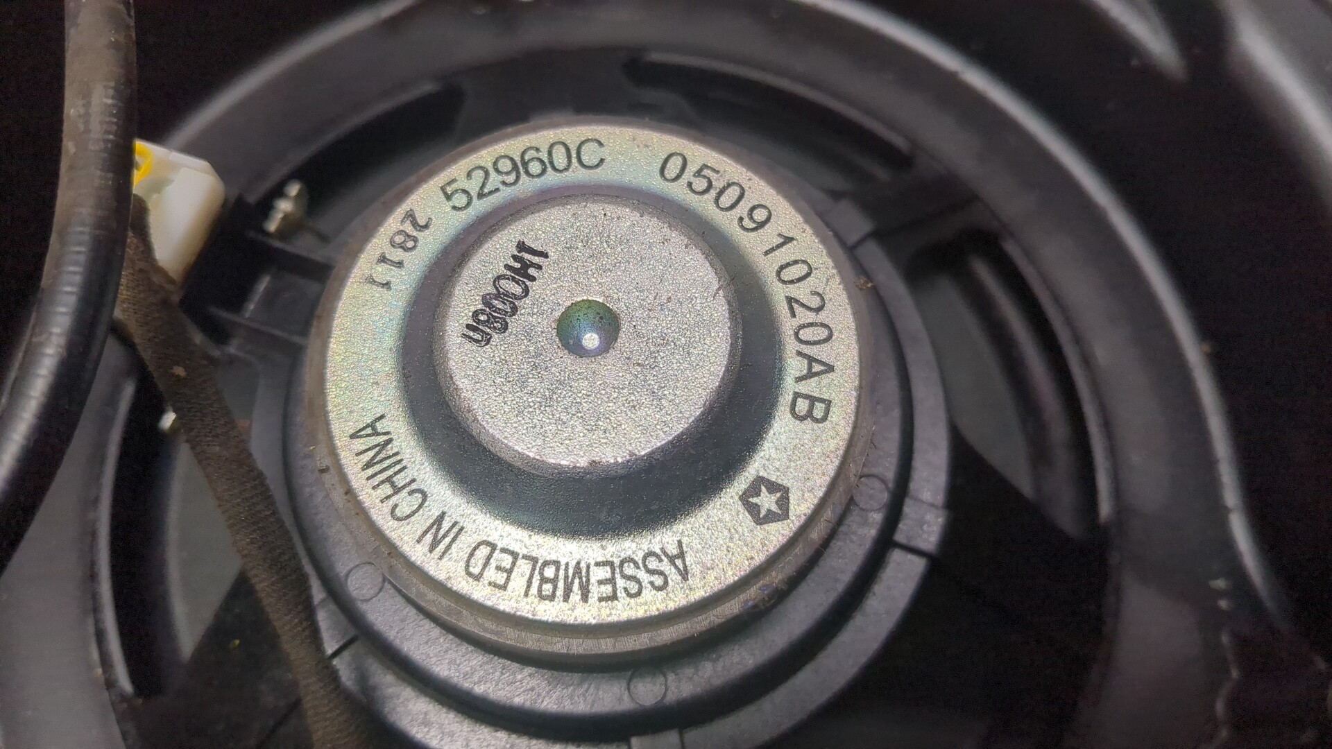 Стеклоподъемник электр. задний левый