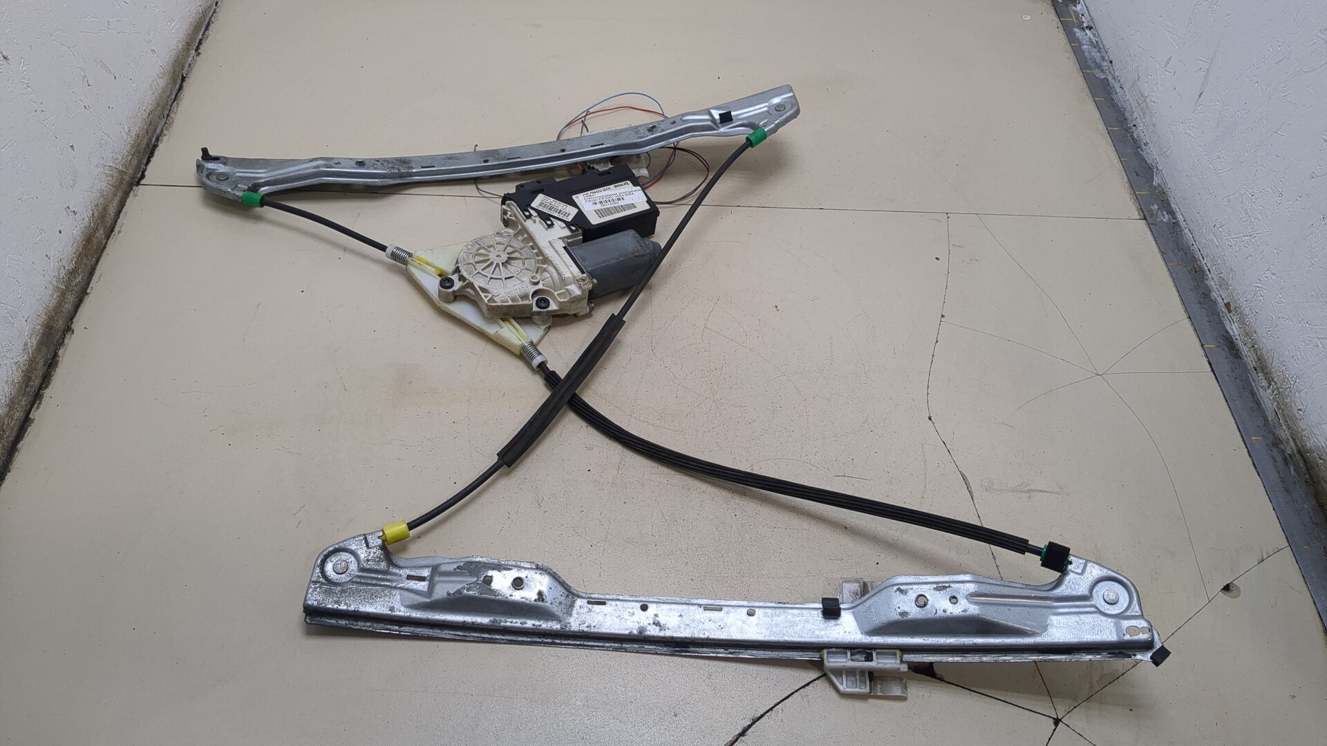 Стеклоподъемник электр. передний правый